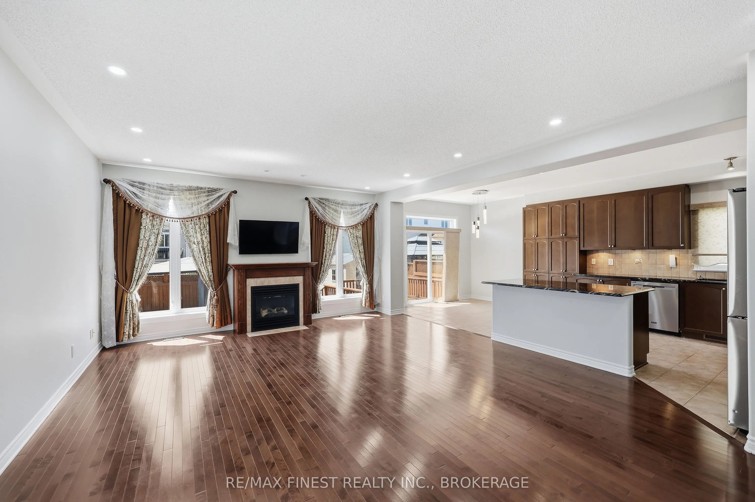 896 Cottonwood Avenue