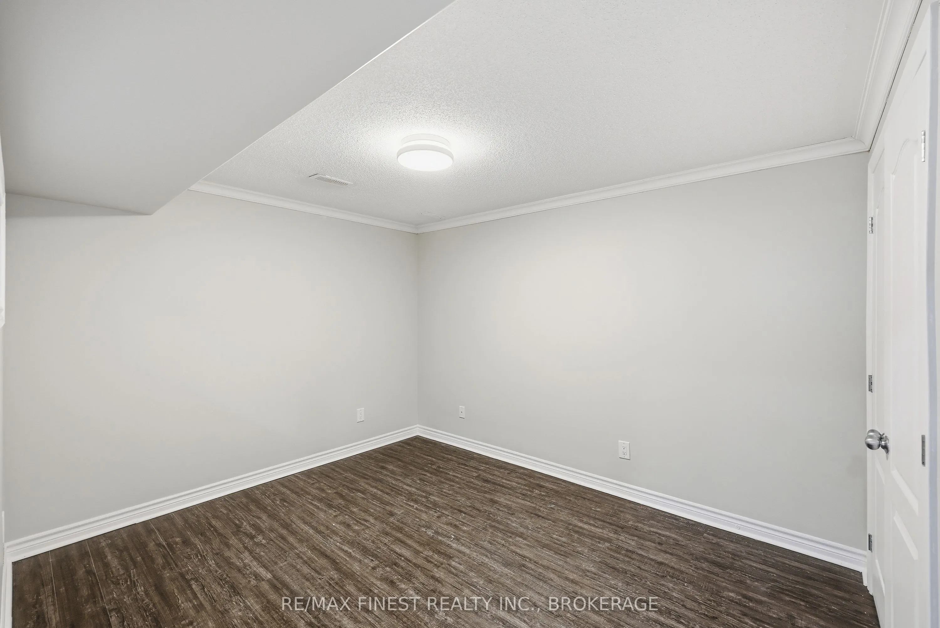 896 Cottonwood Avenue