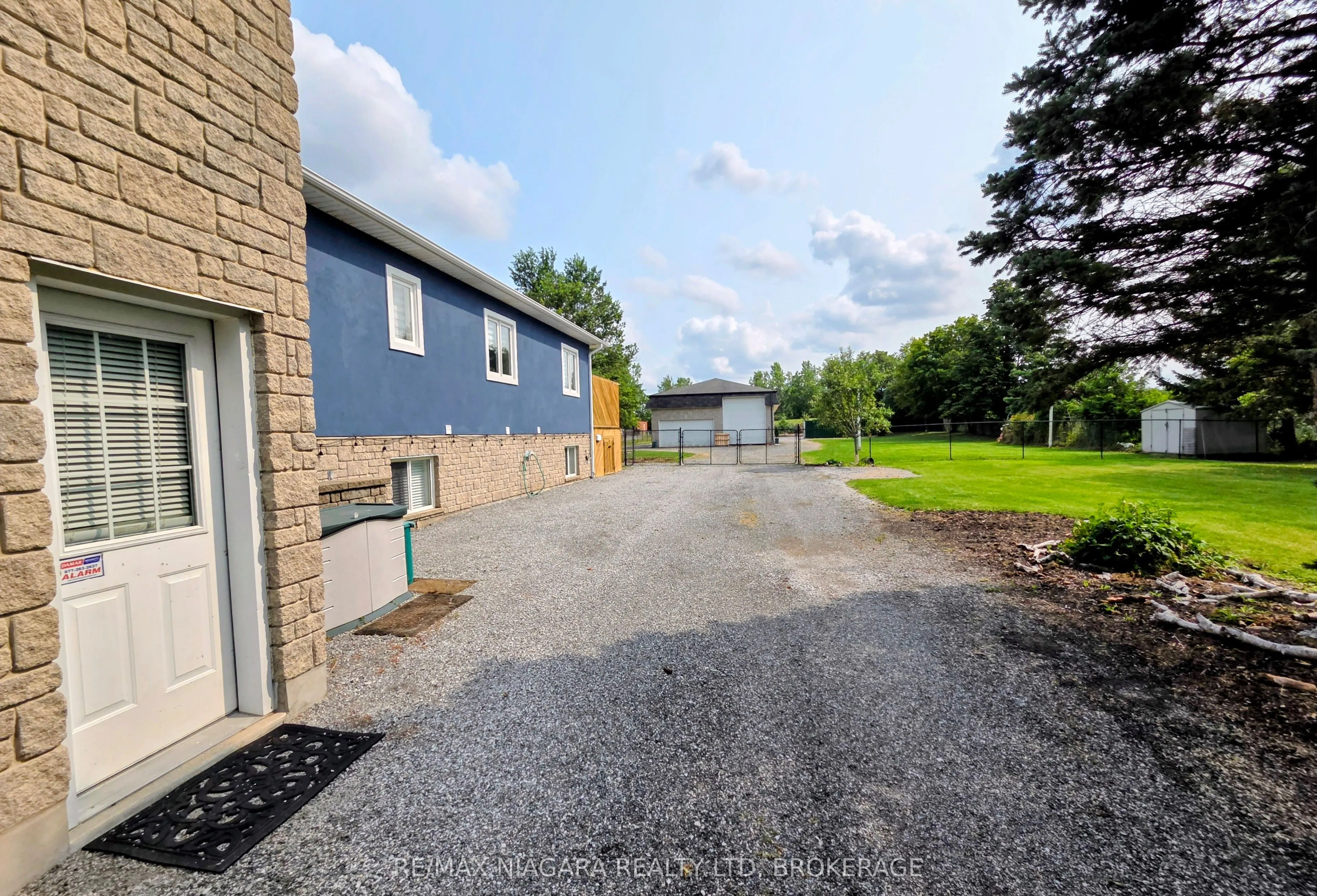 1487 Barron Road