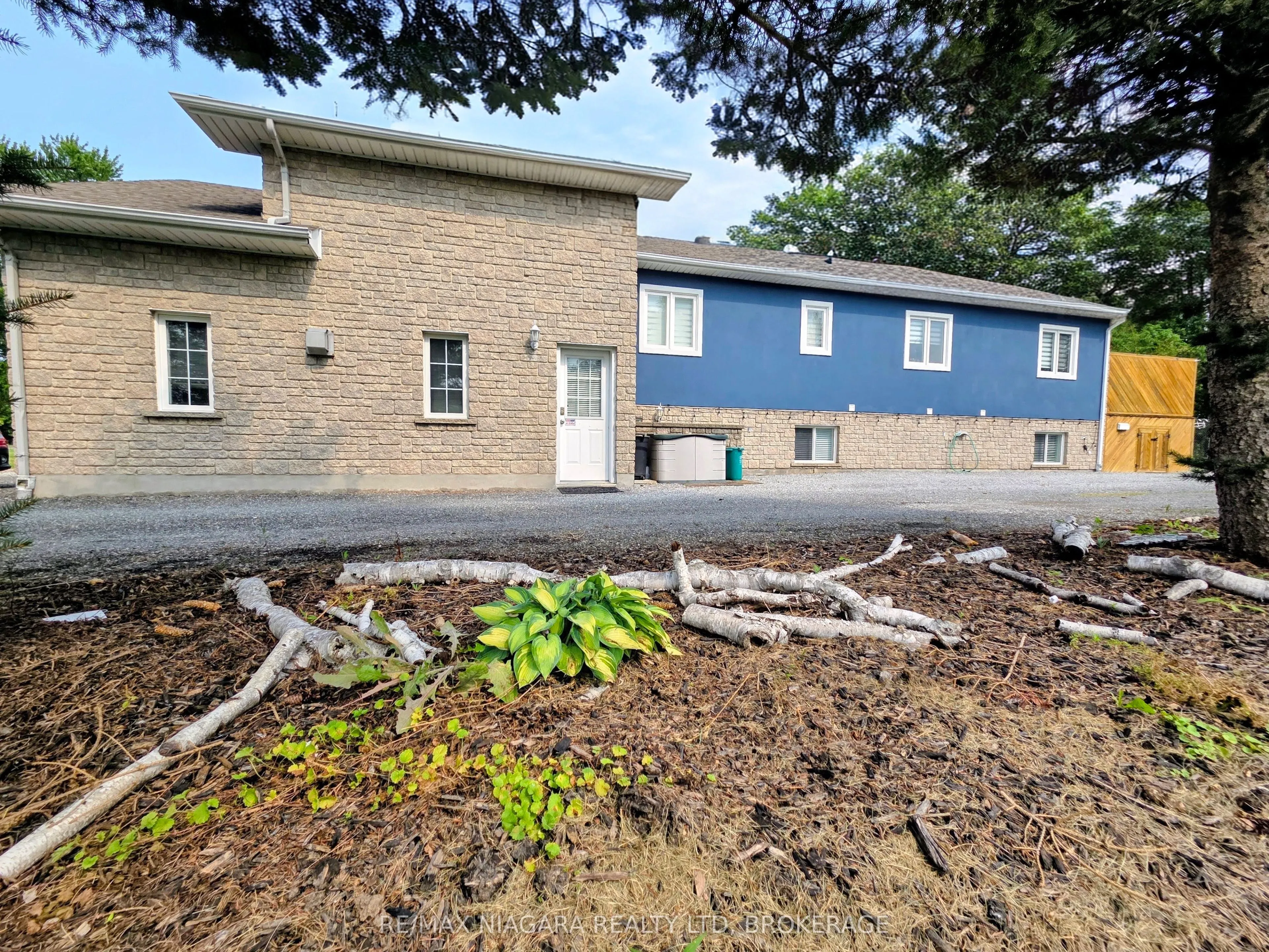1487 Barron Road