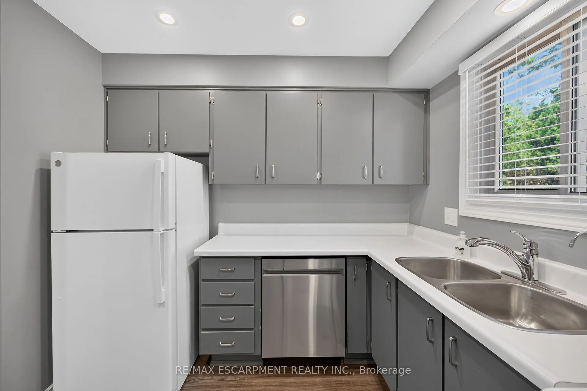 199 YORK Road #2