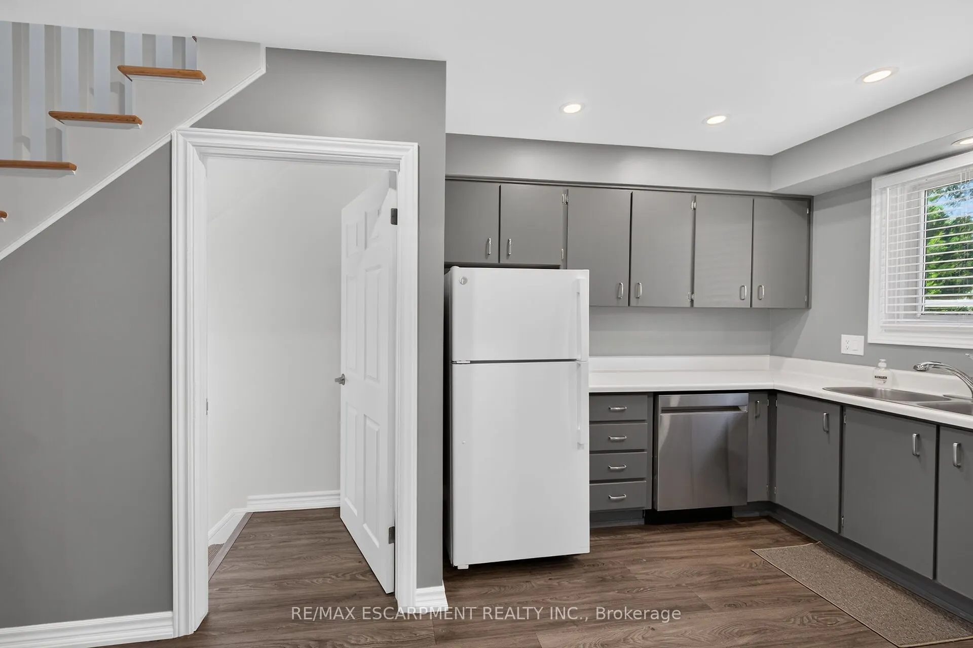 199 YORK Road #2