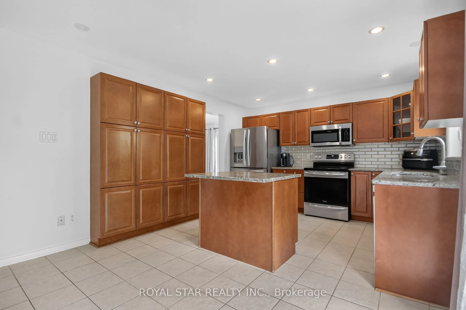 818 Long Point Circle