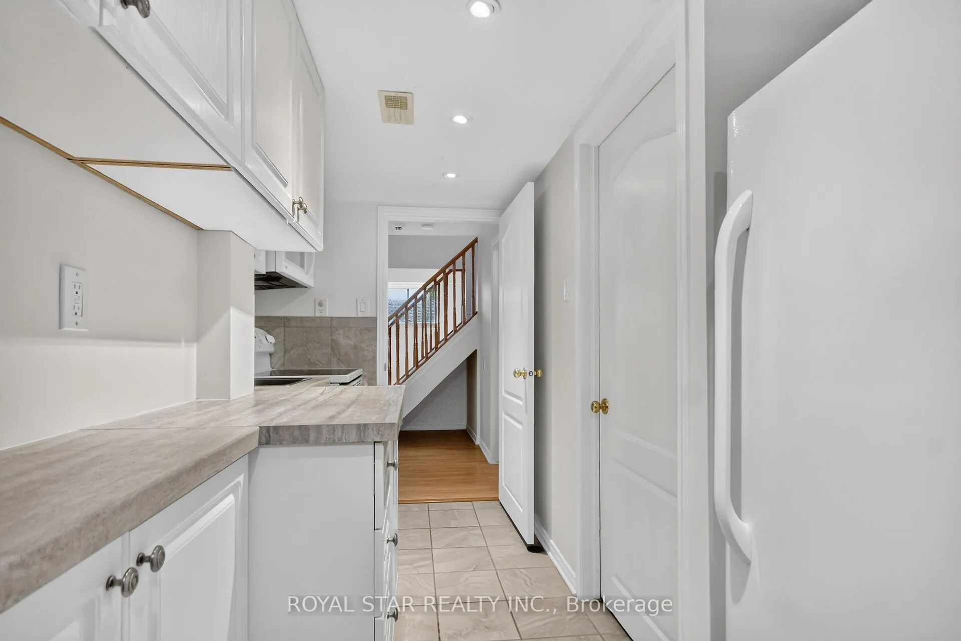 818 Long Point Circle