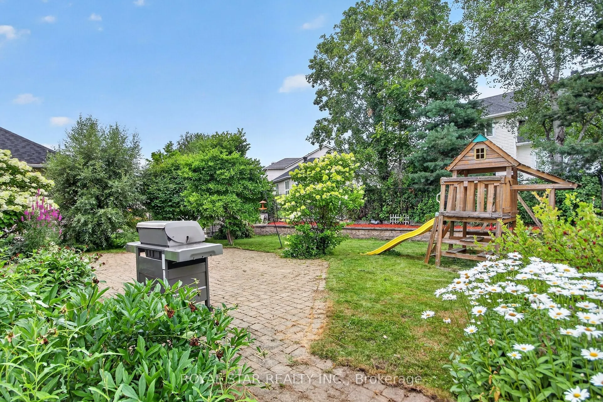 818 Long Point Circle