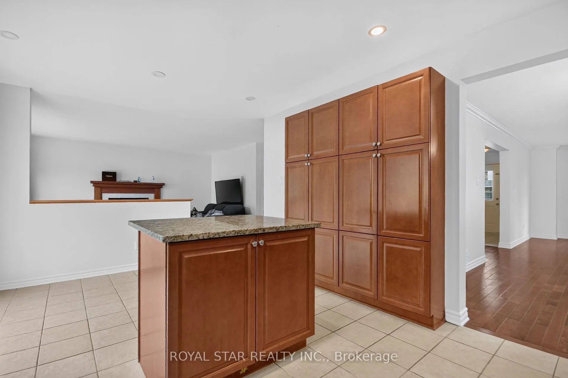 818 Long Point Circle