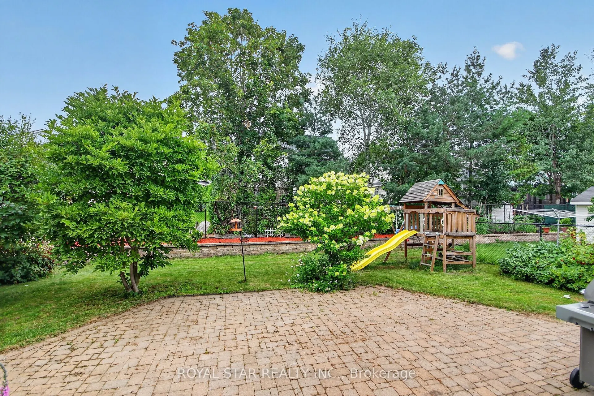 818 Long Point Circle
