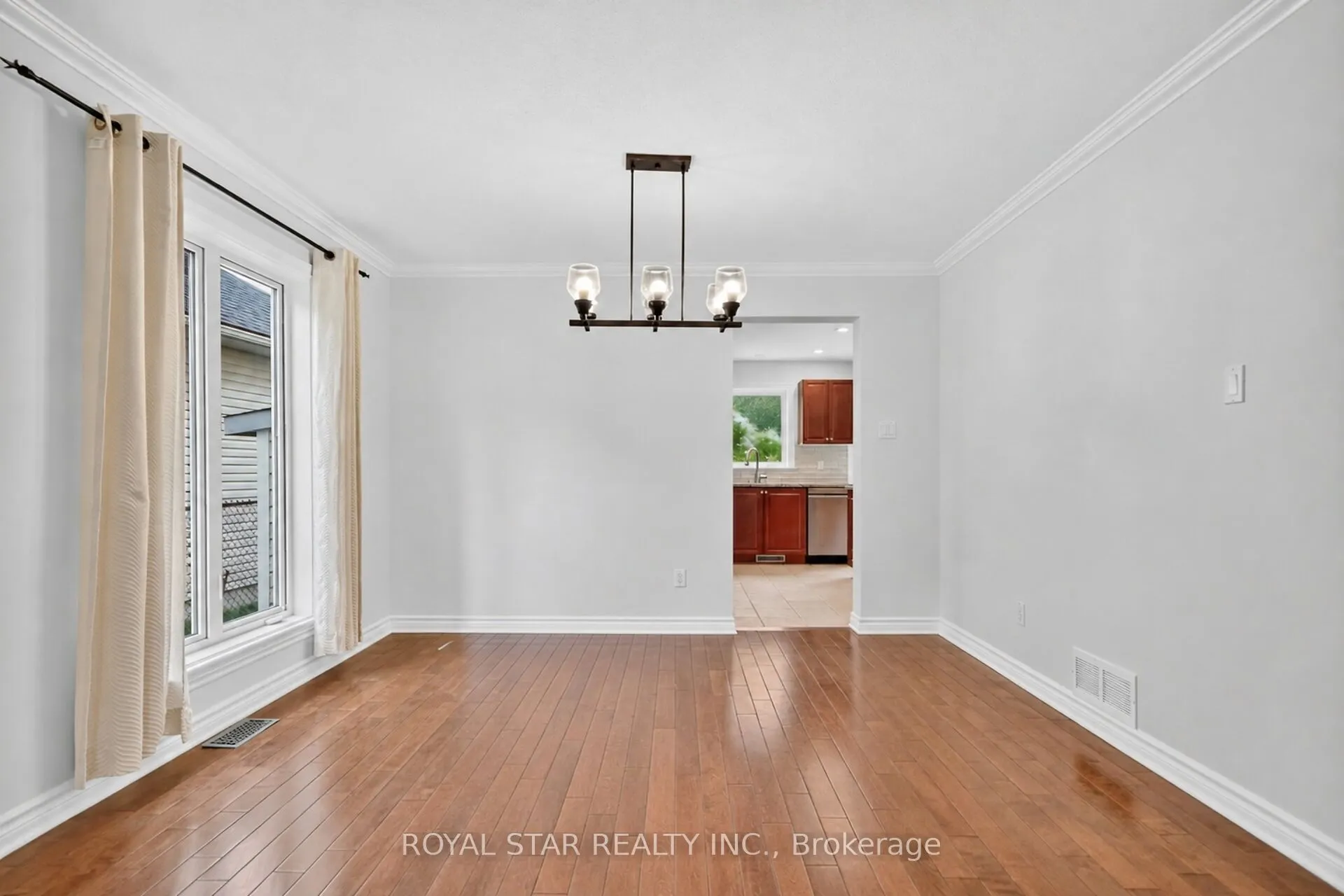 818 Long Point Circle