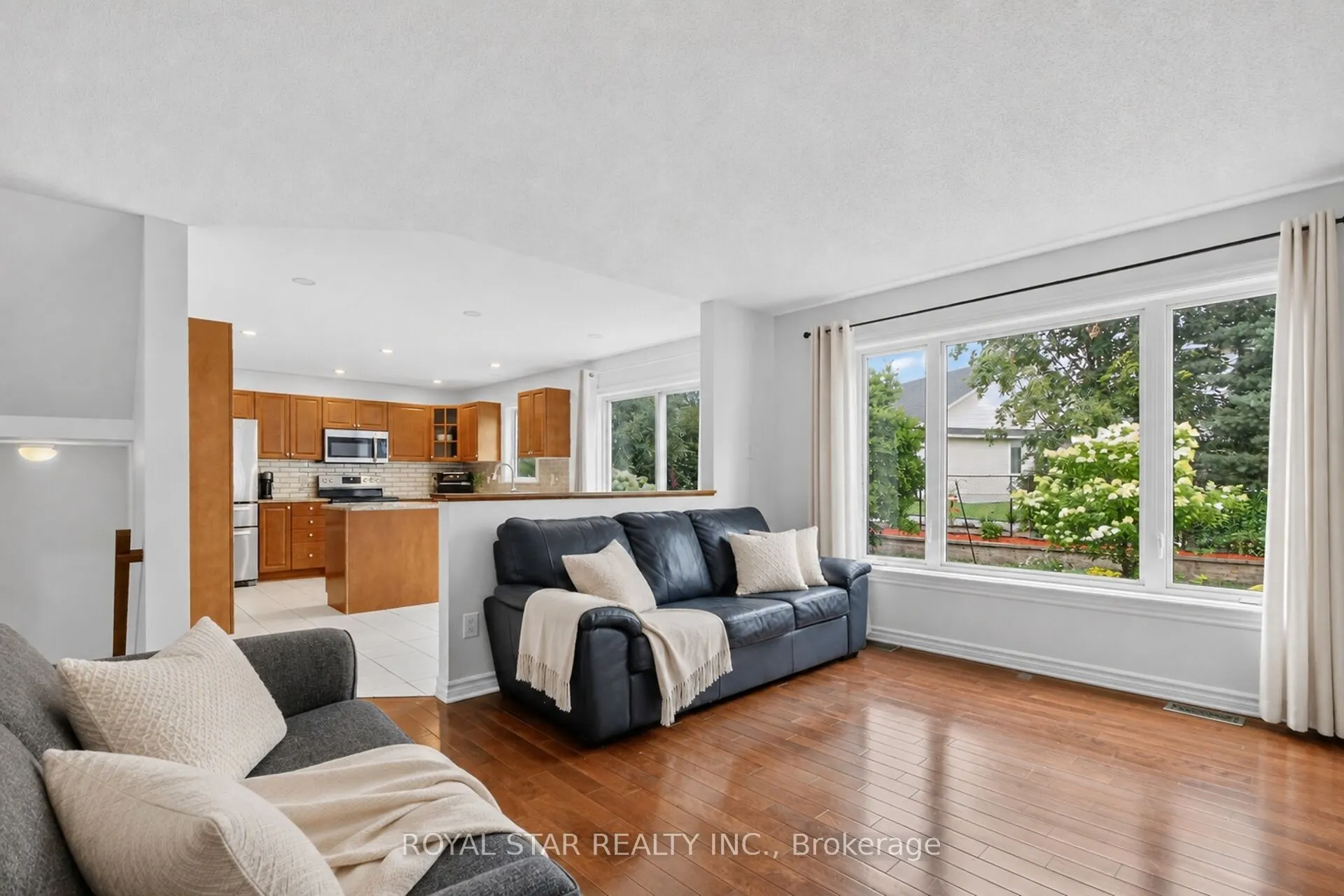 818 Long Point Circle