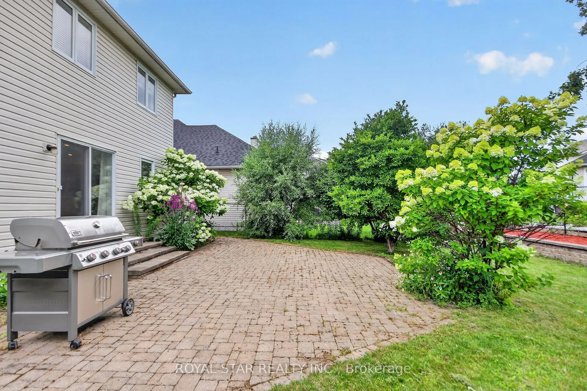 818 Long Point Circle