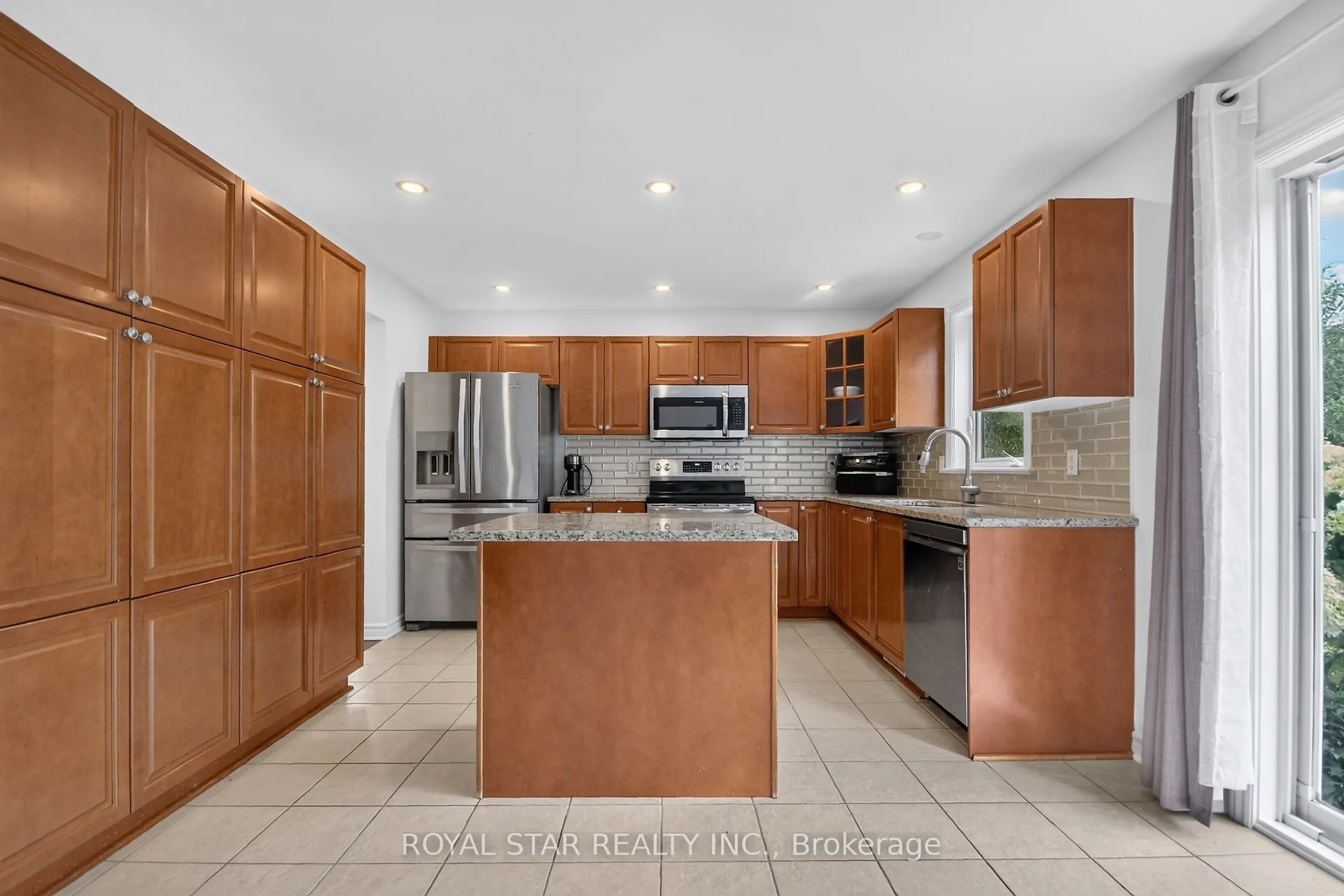818 Long Point Circle