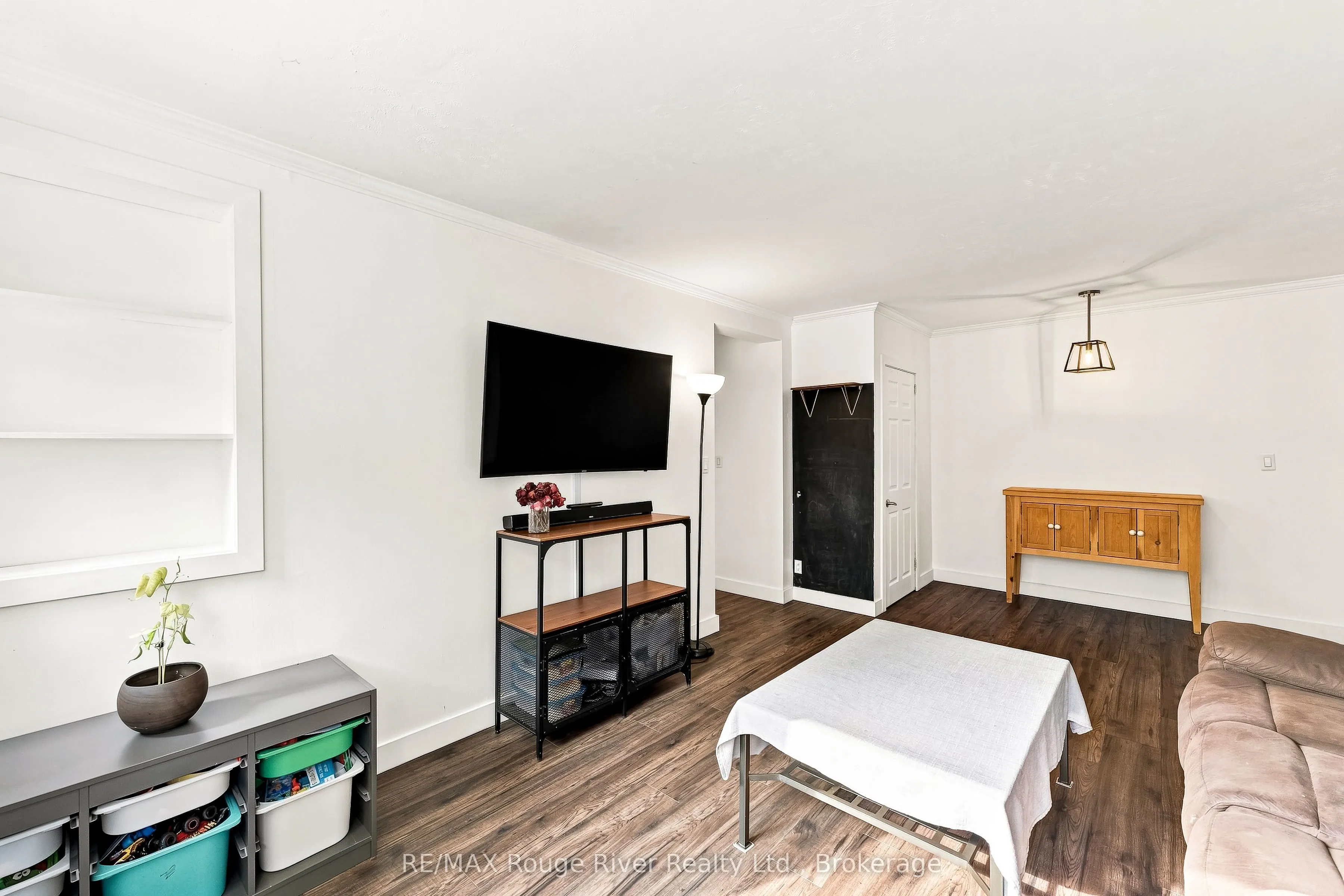 242 D'arcy Street #3