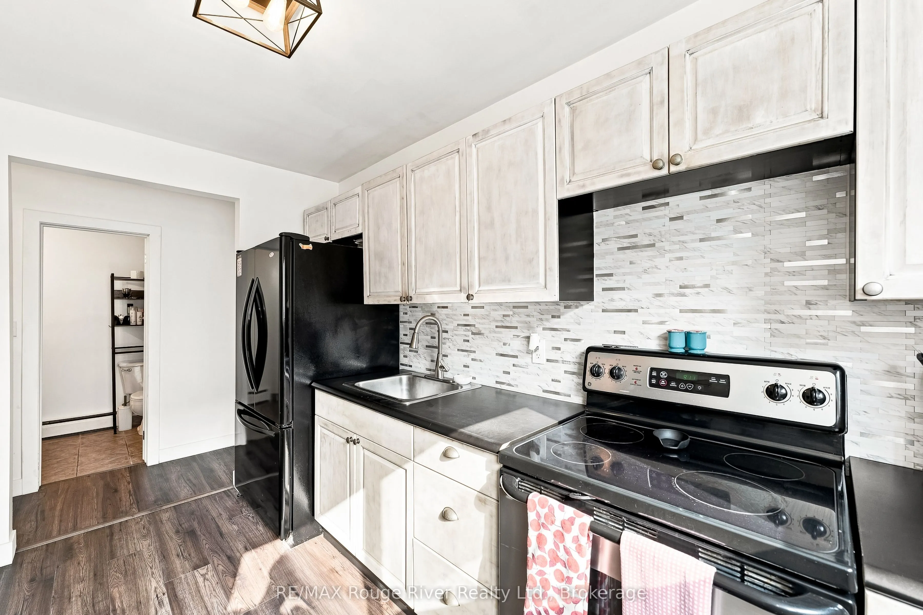242 D'arcy Street #3