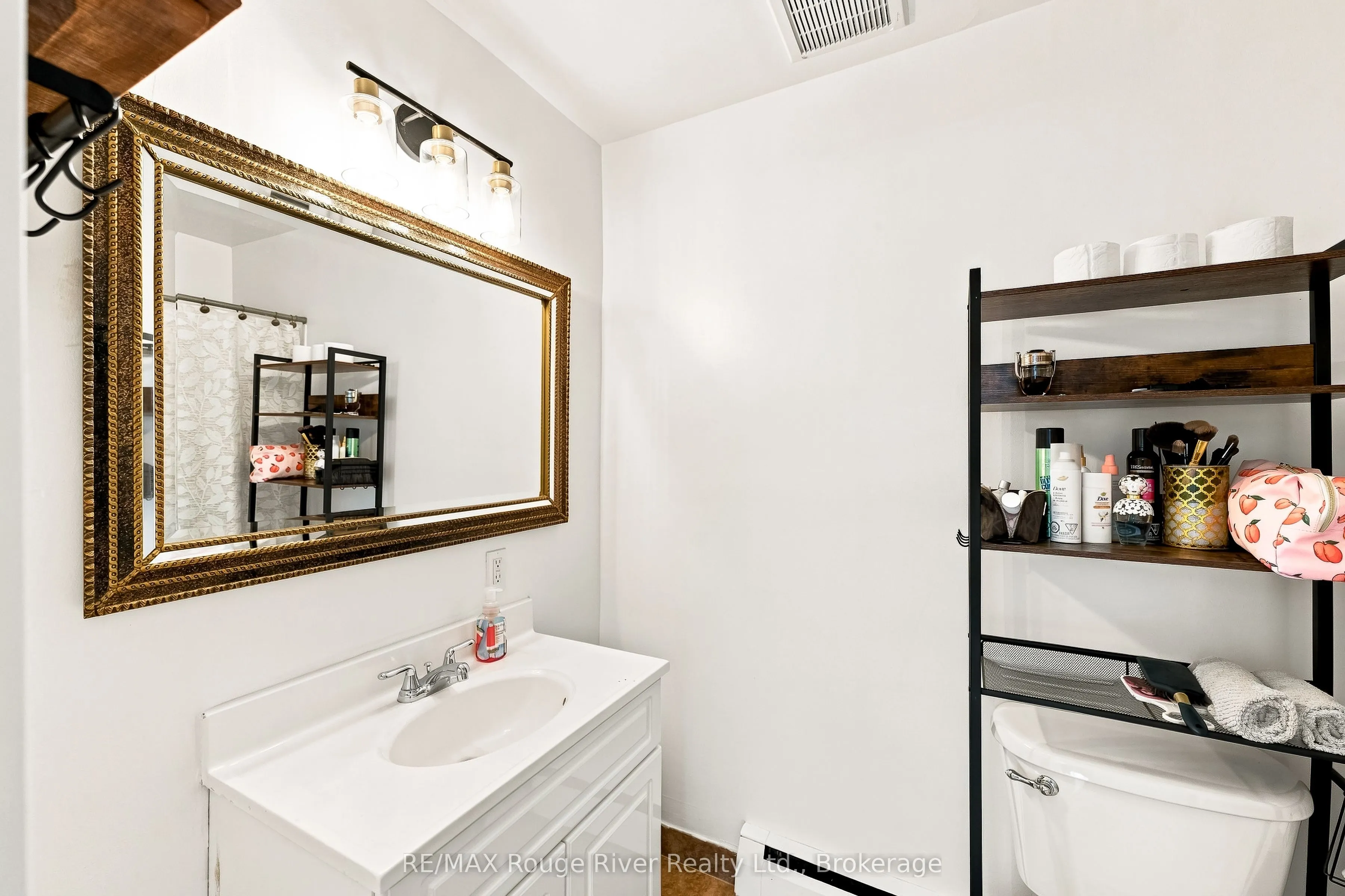 242 D'arcy Street #3
