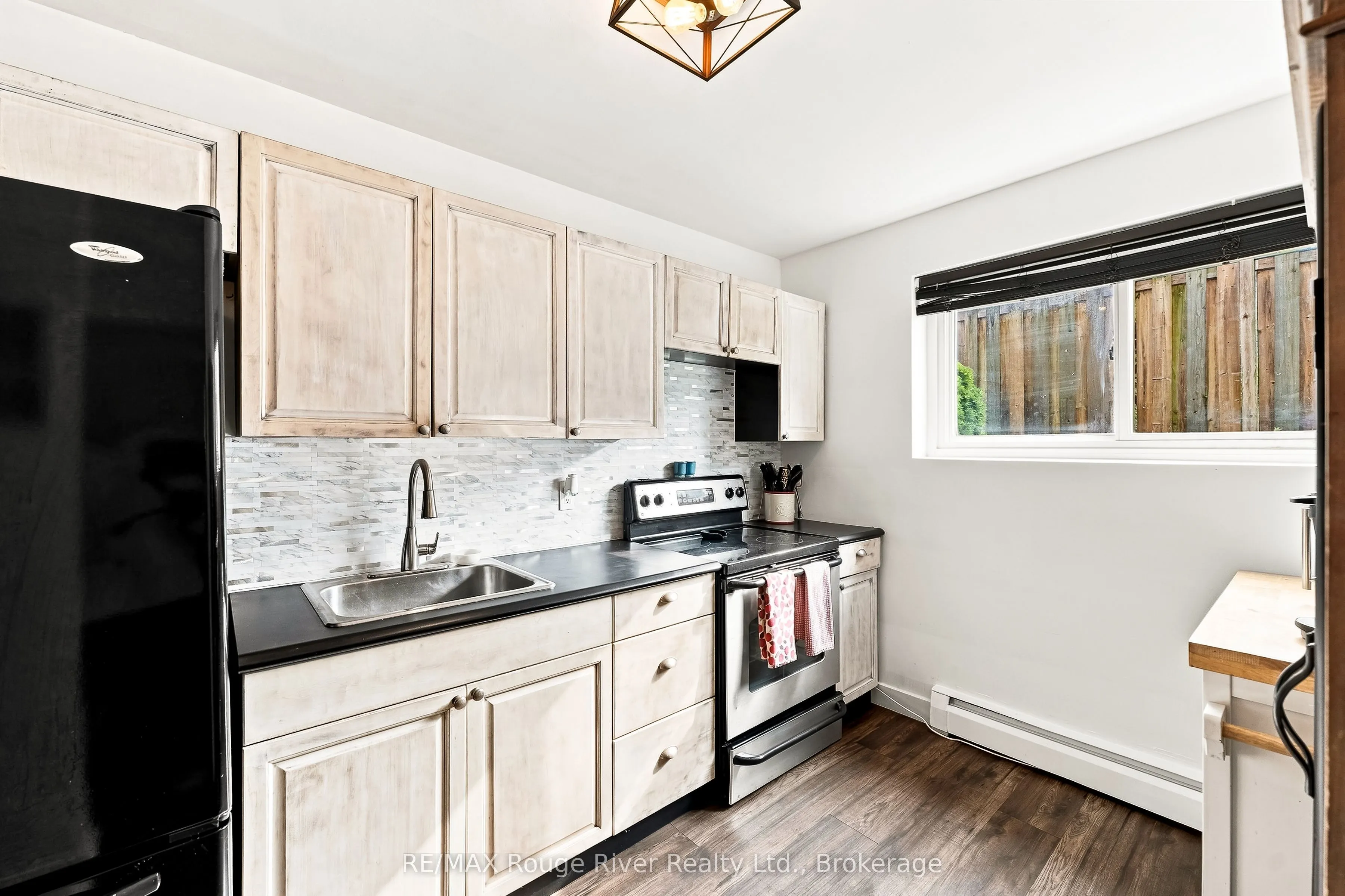 242 D'arcy Street #3