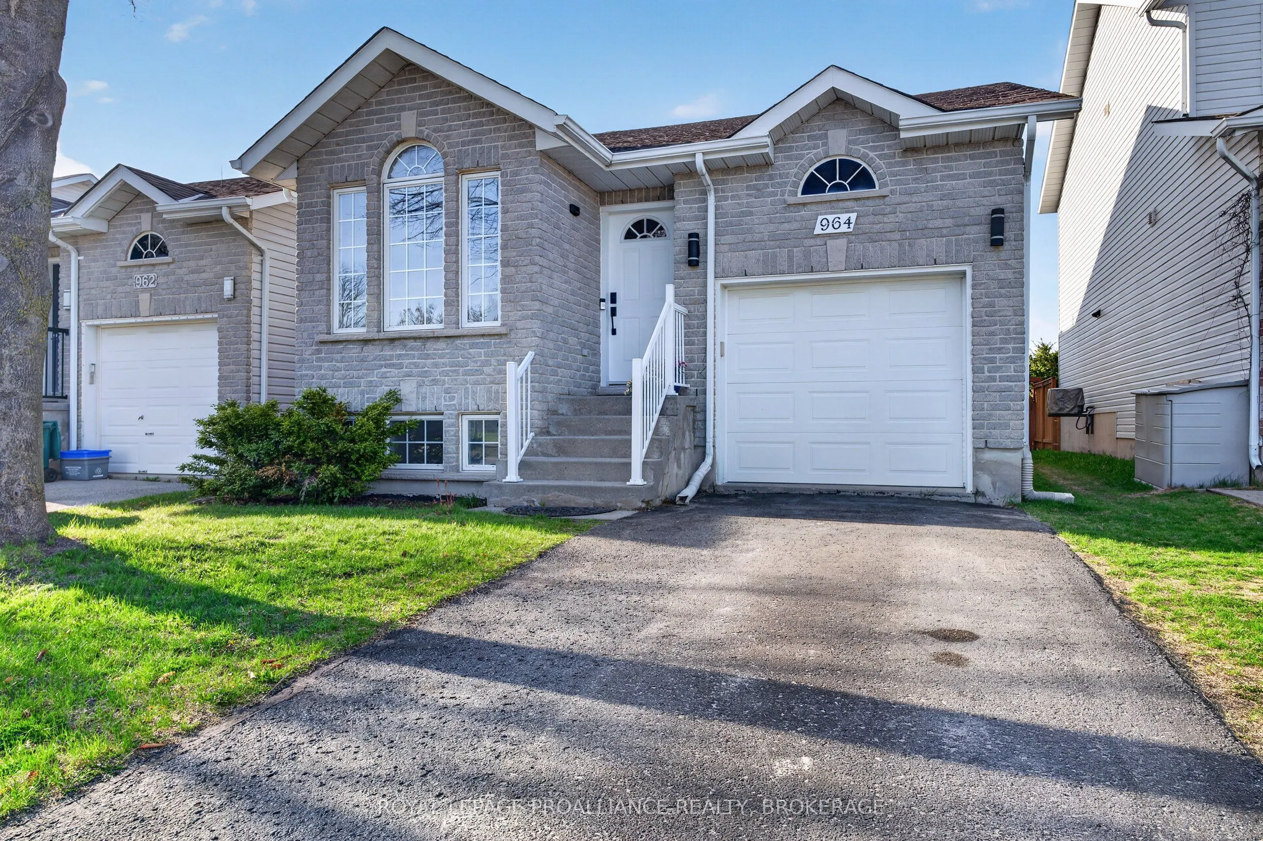 964 Rainbow Crescent