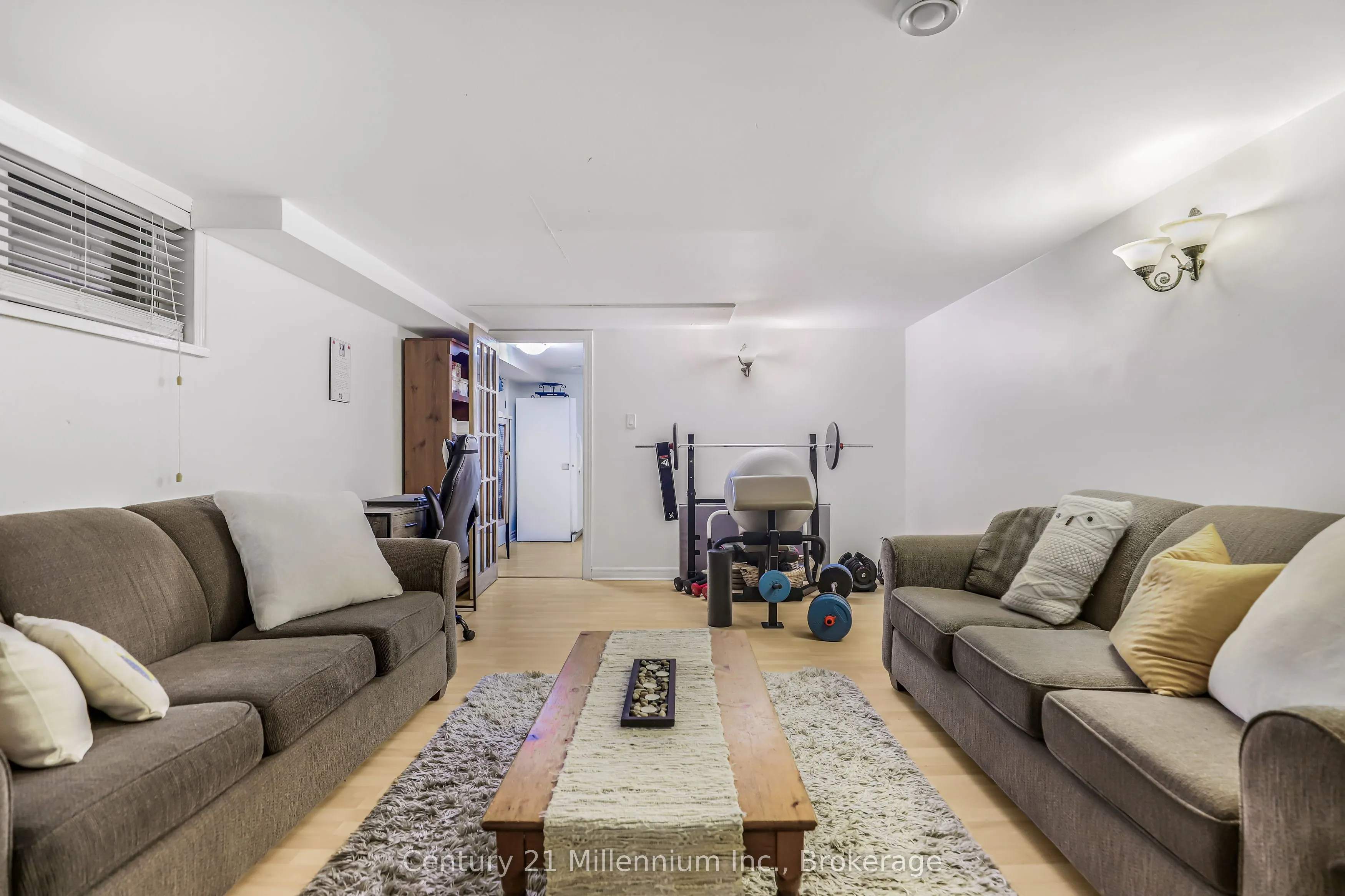 23 Pierce Street N