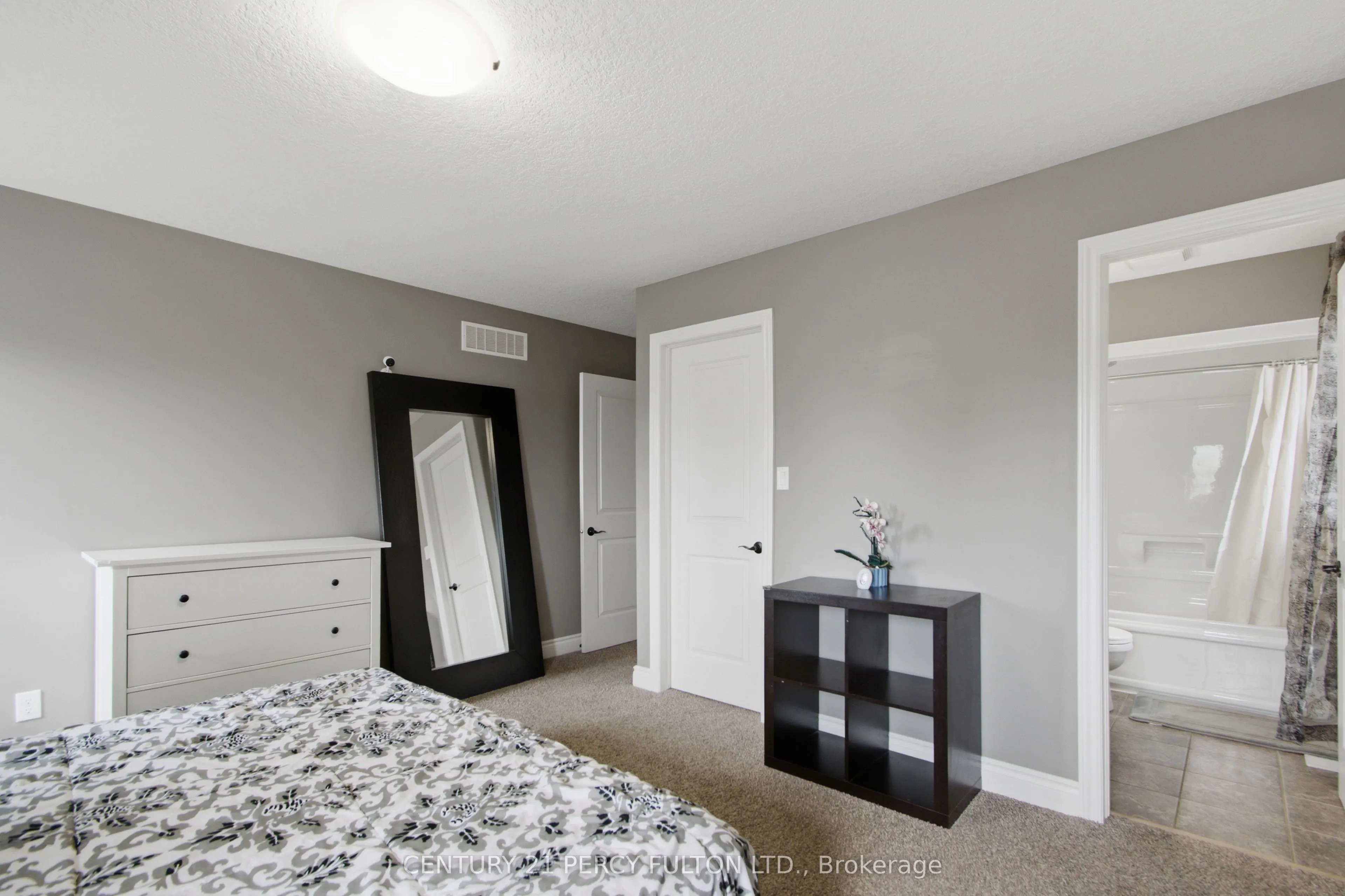28 Freedom Crescent
