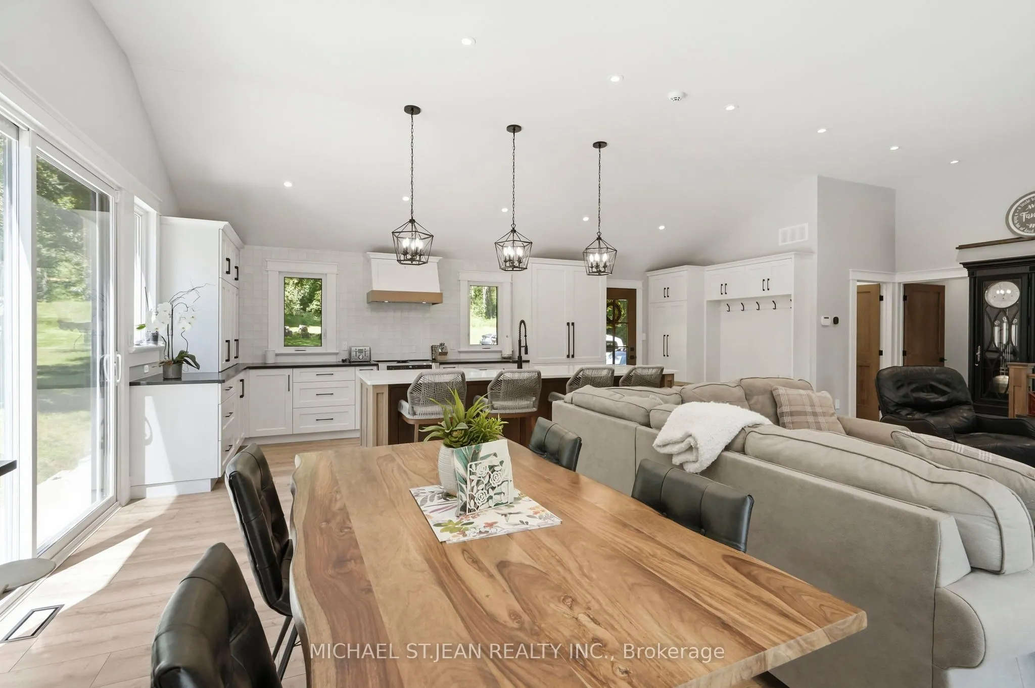 1095 Governors Road