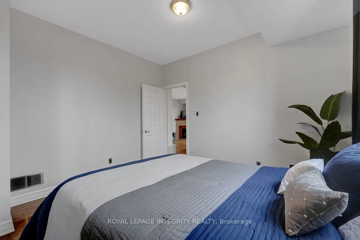 711 Churchill Avenue N #402