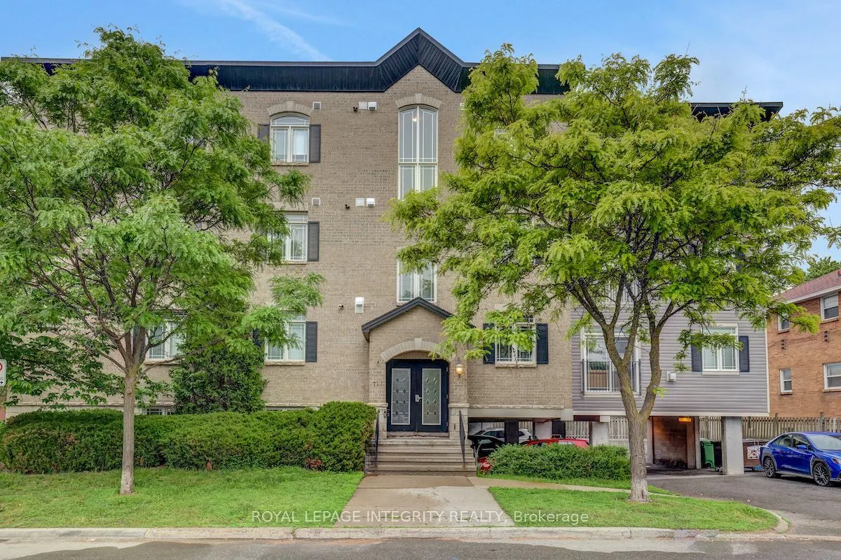 711 Churchill Avenue N #402