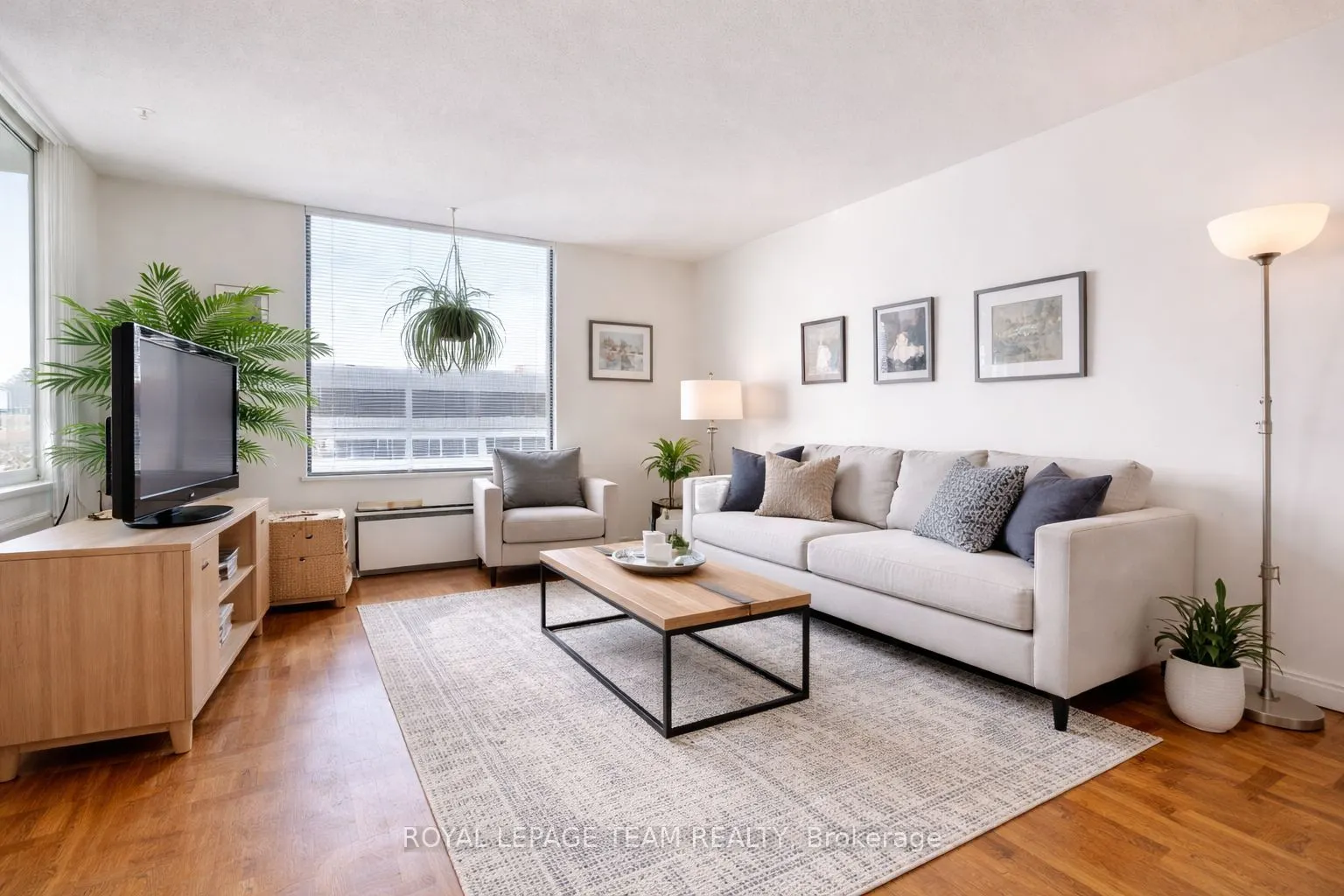 40 Arthur Street E #1004