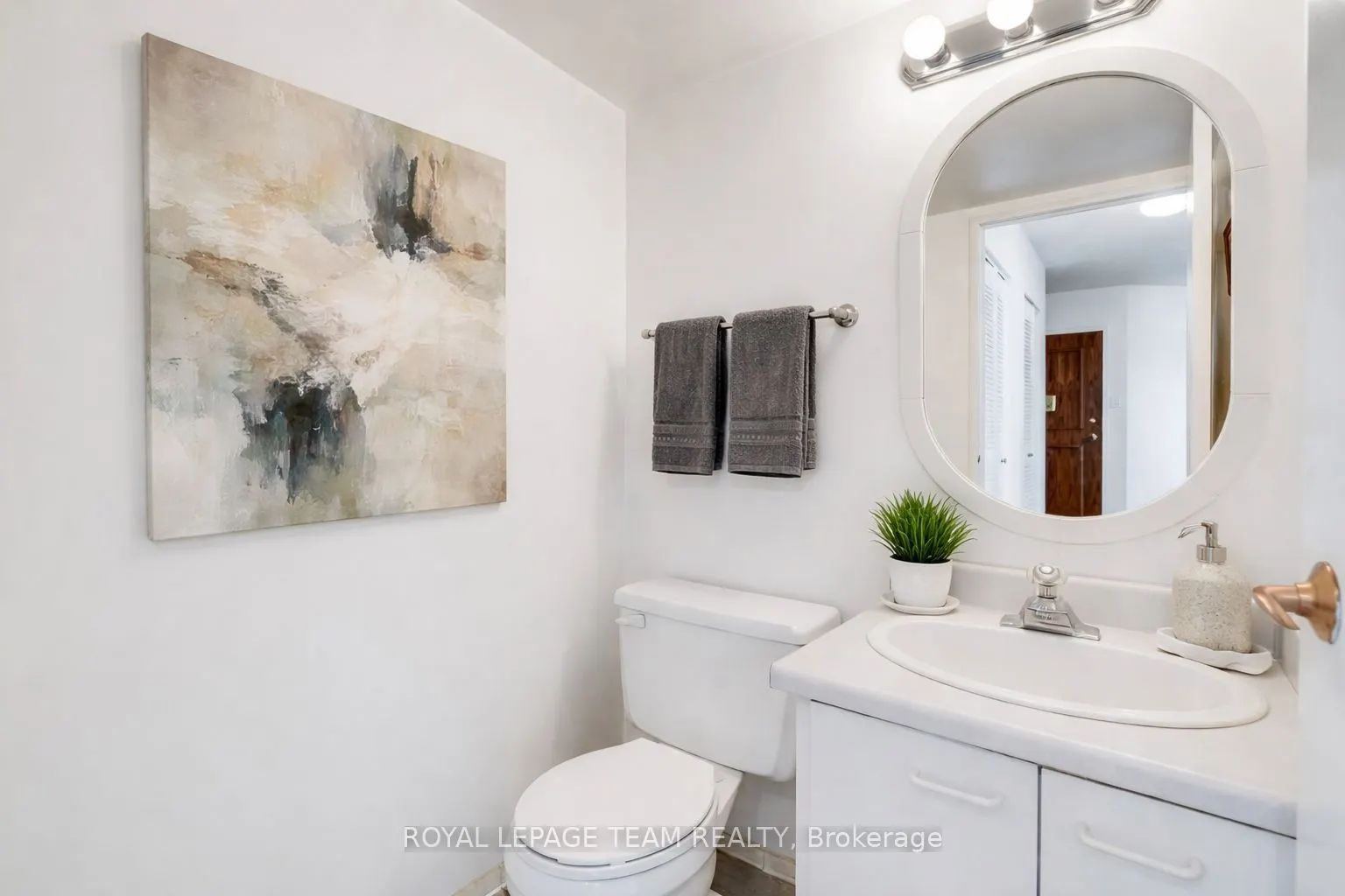 40 Arthur Street E #1004
