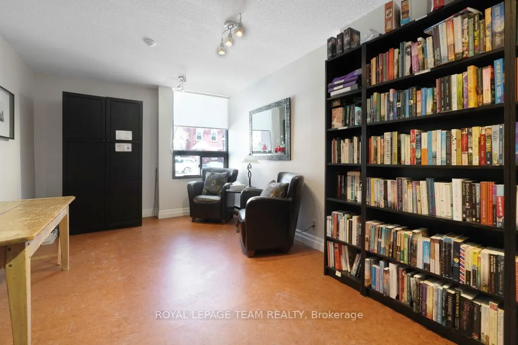 40 Arthur Street E #1004