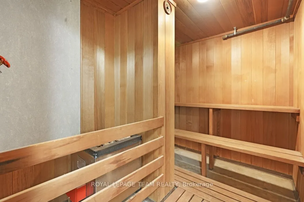40 Arthur Street E #1004