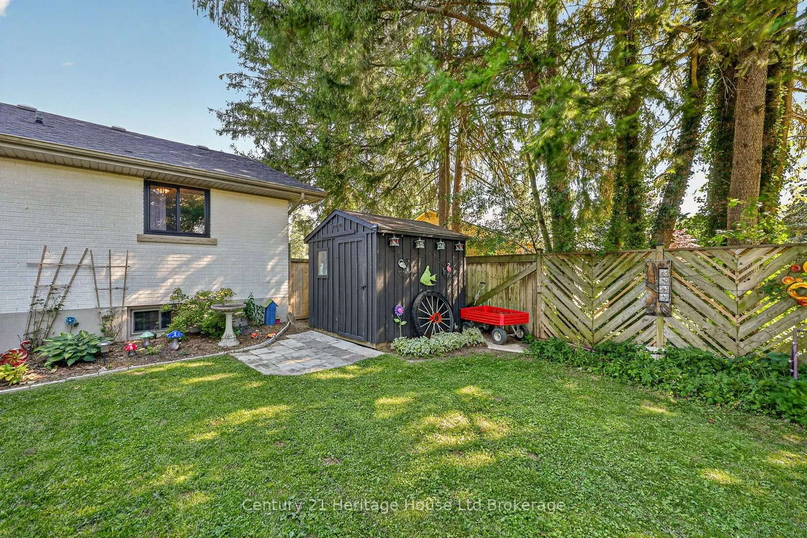 105 Concession Street W
