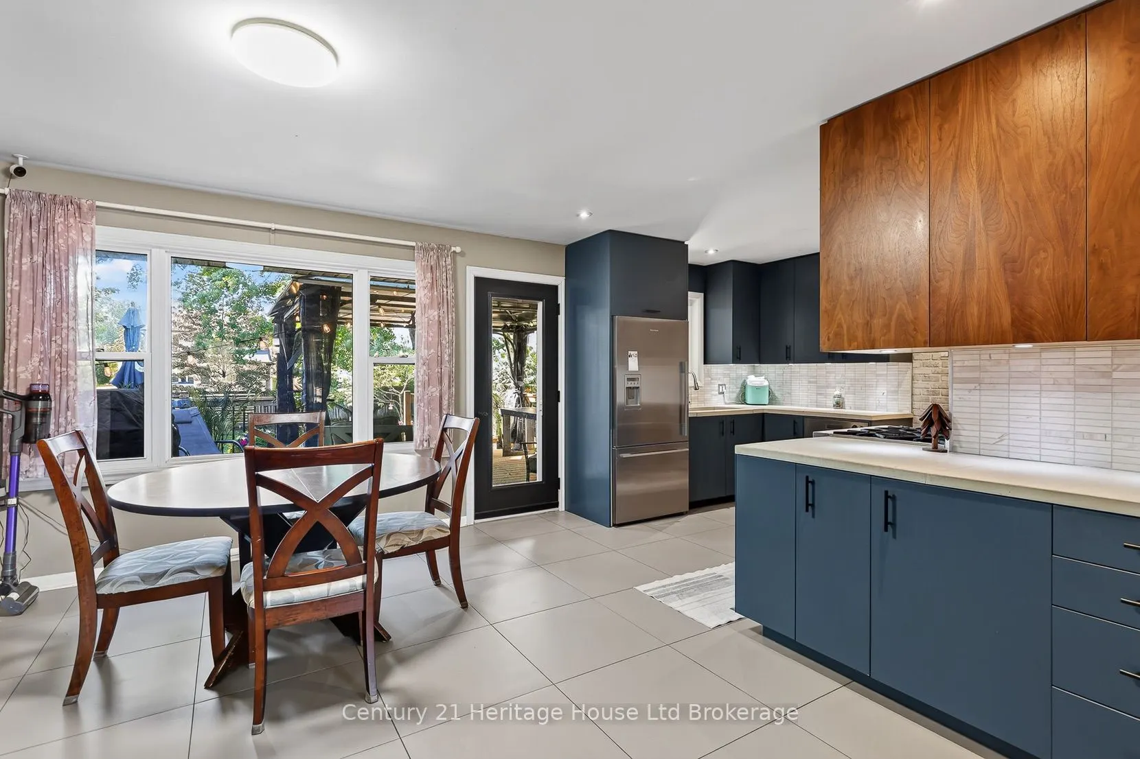 105 Concession Street W