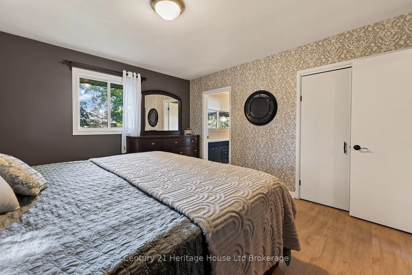 105 Concession Street W