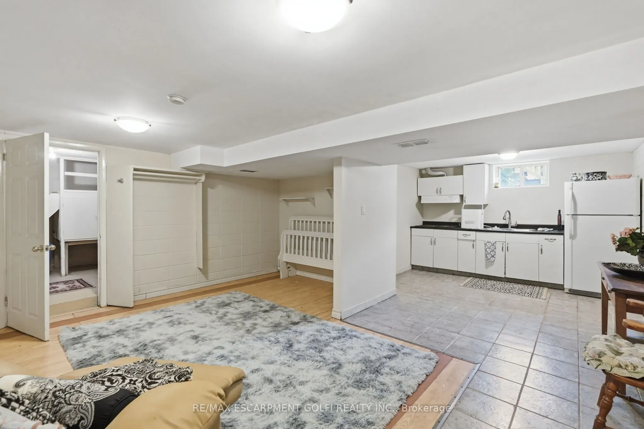 2 Carleton Street