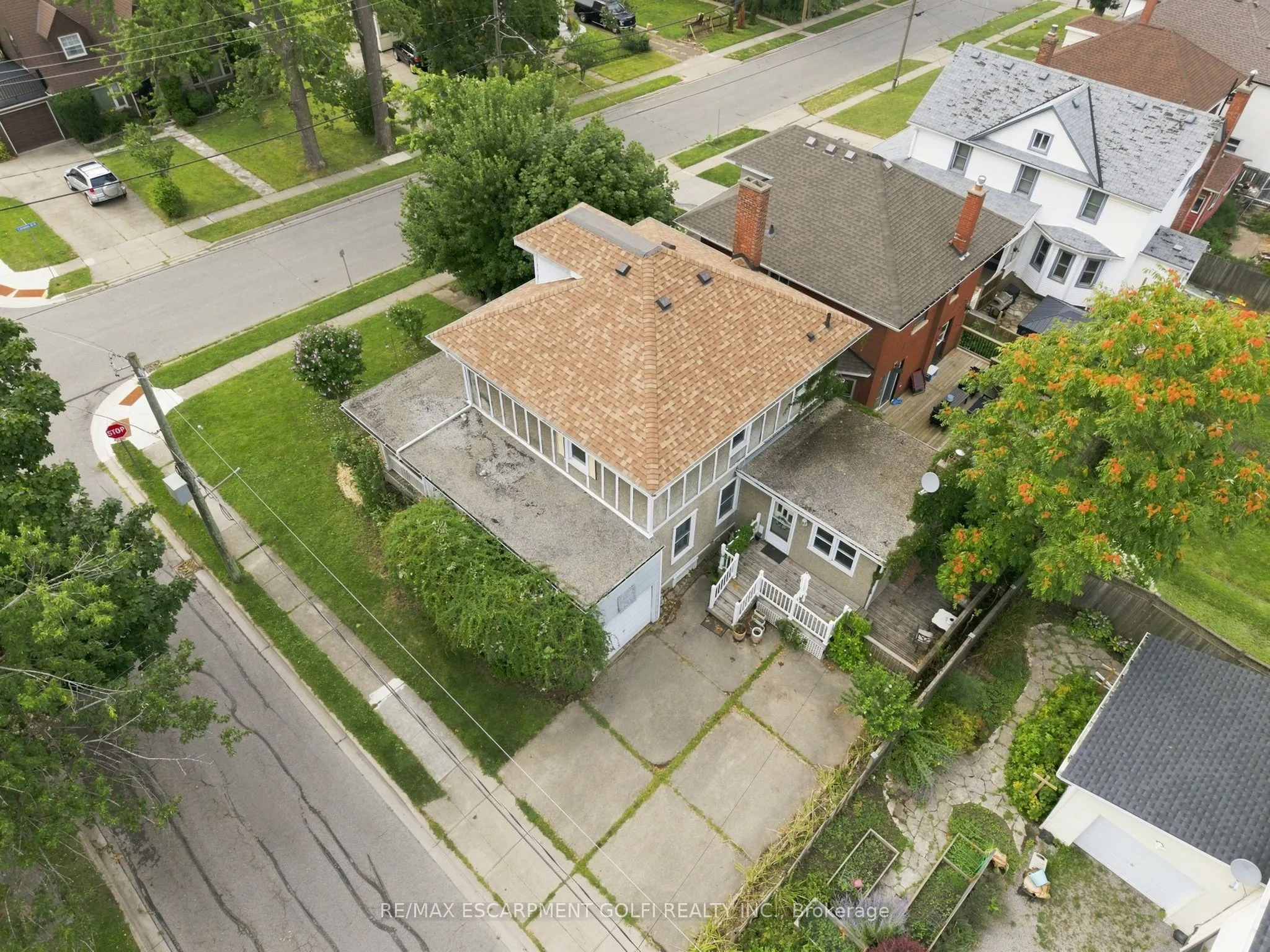 2 Carleton Street