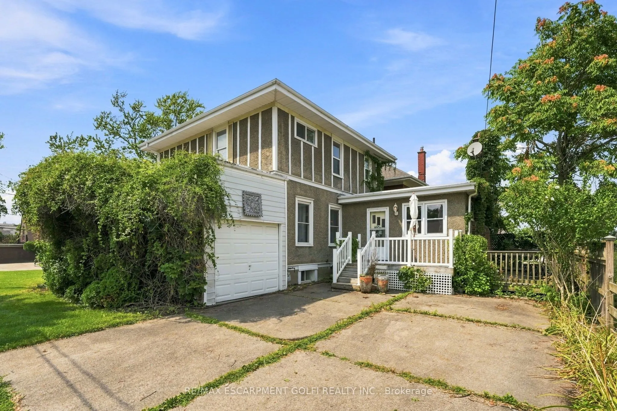 2 Carleton Street