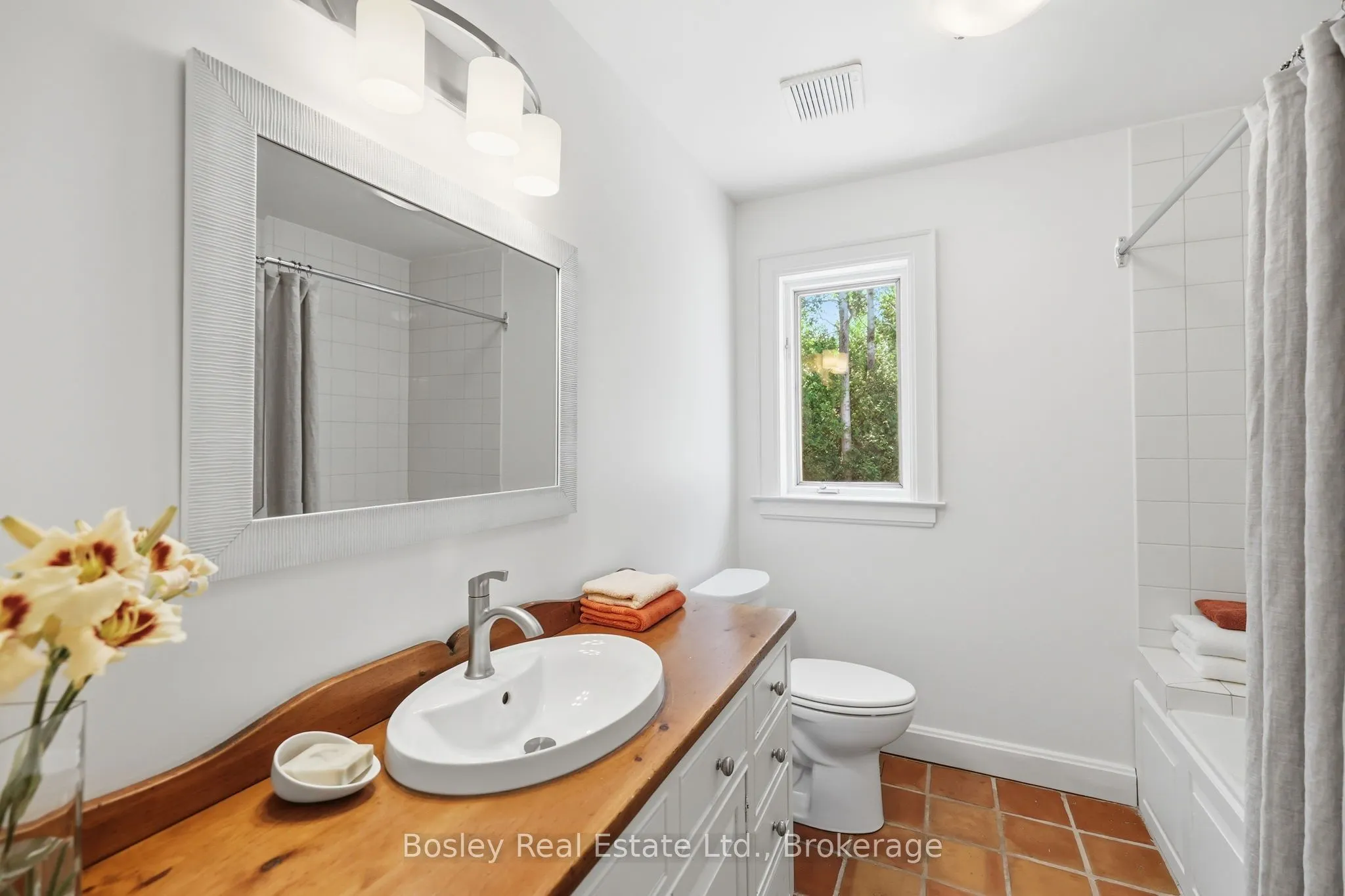 164 Bay Street W