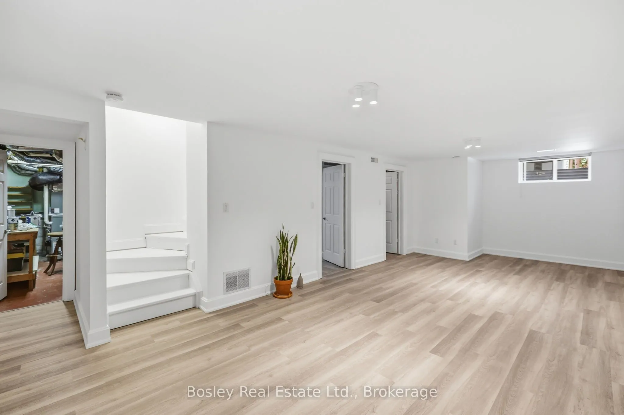 164 Bay Street W
