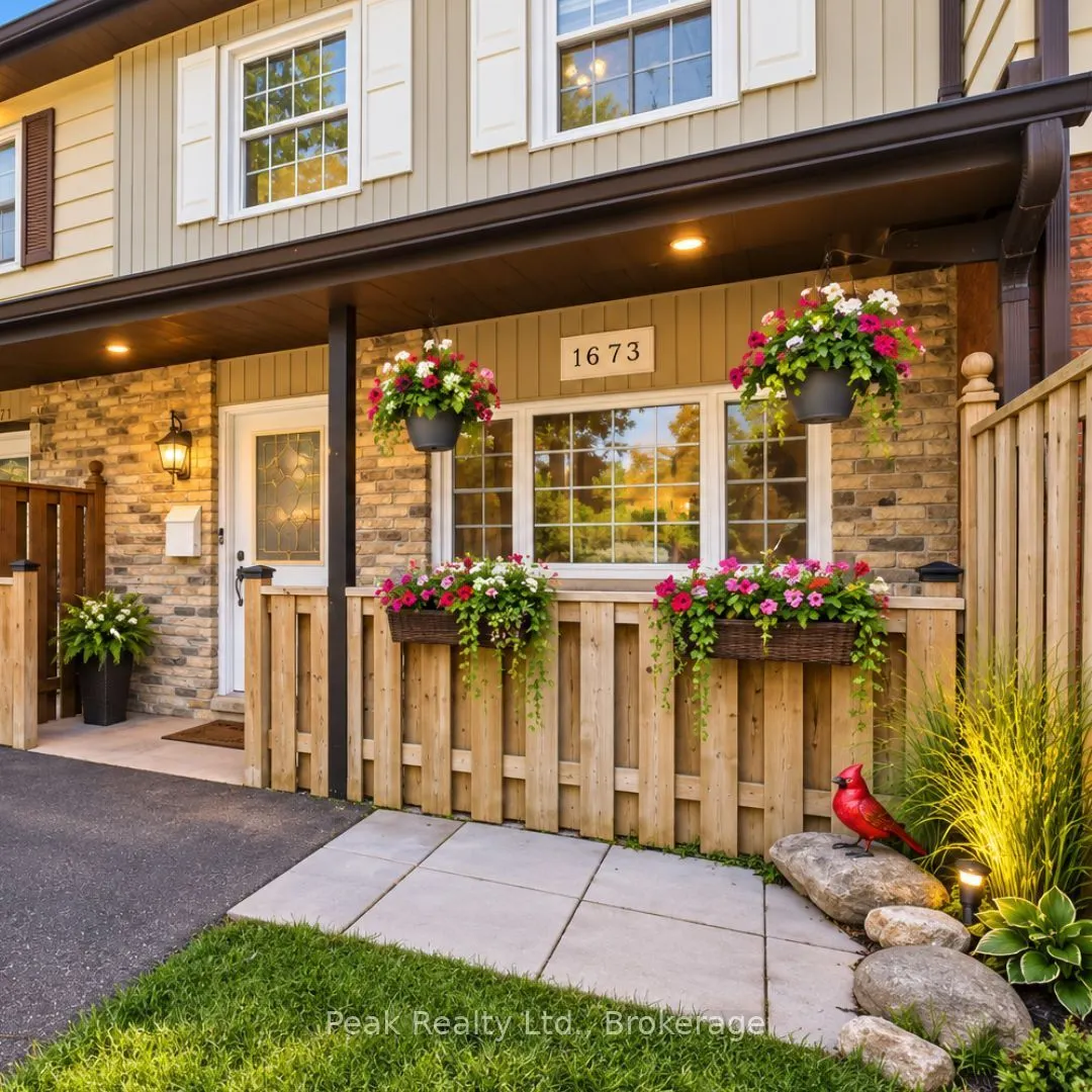 1673 Applewood Crescent