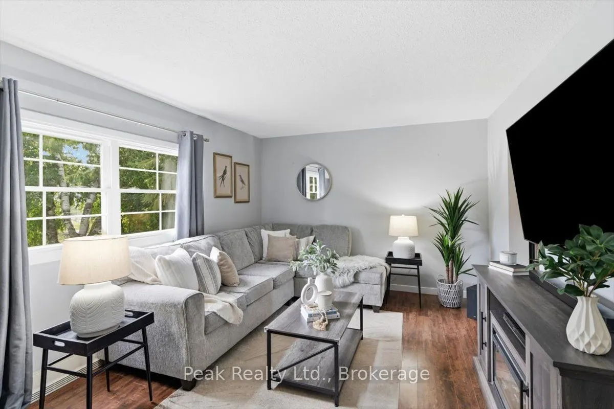 1673 Applewood Crescent