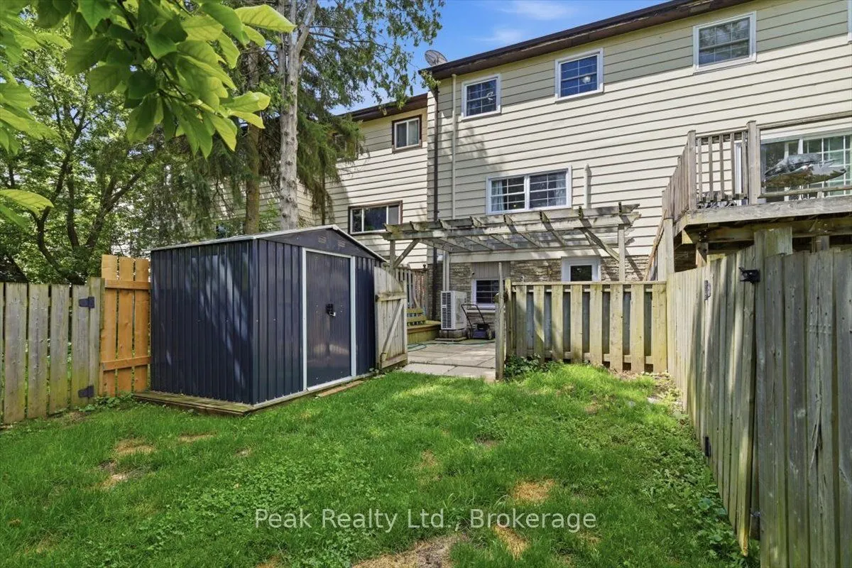 1673 Applewood Crescent