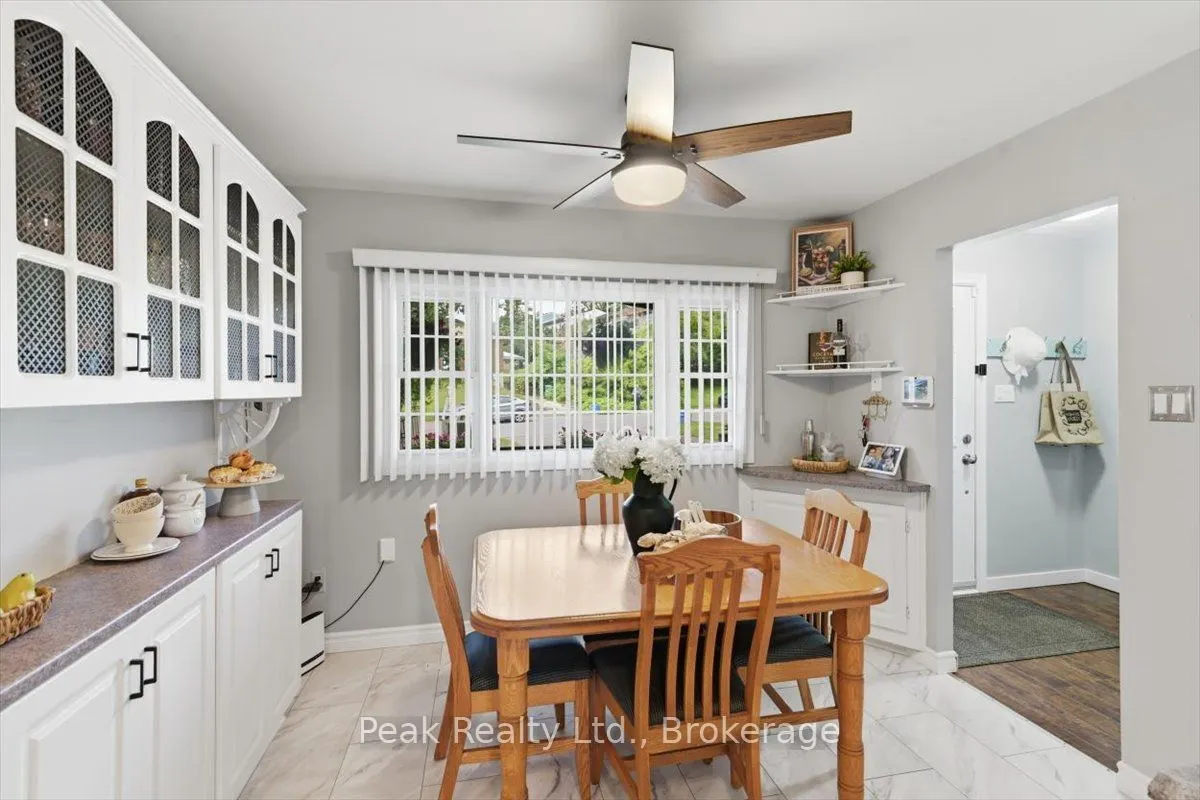 1673 Applewood Crescent