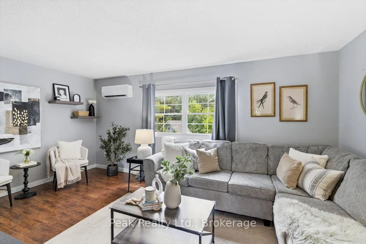 1673 Applewood Crescent