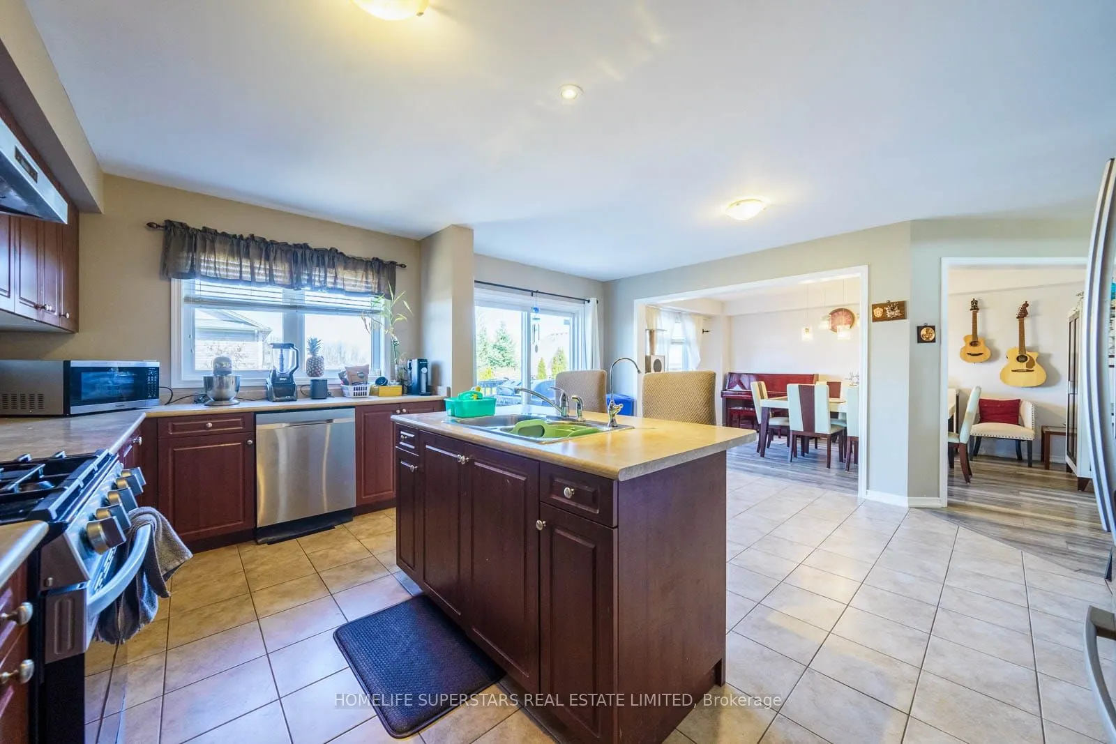 84 Lambert Crescent