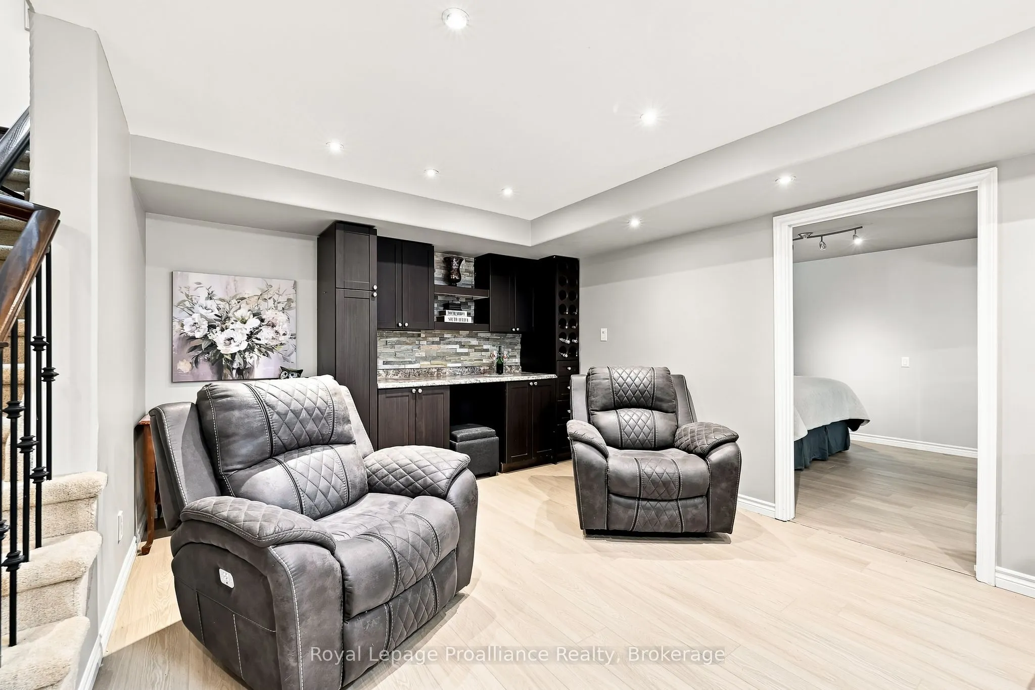 39 Lakewood Crescent
