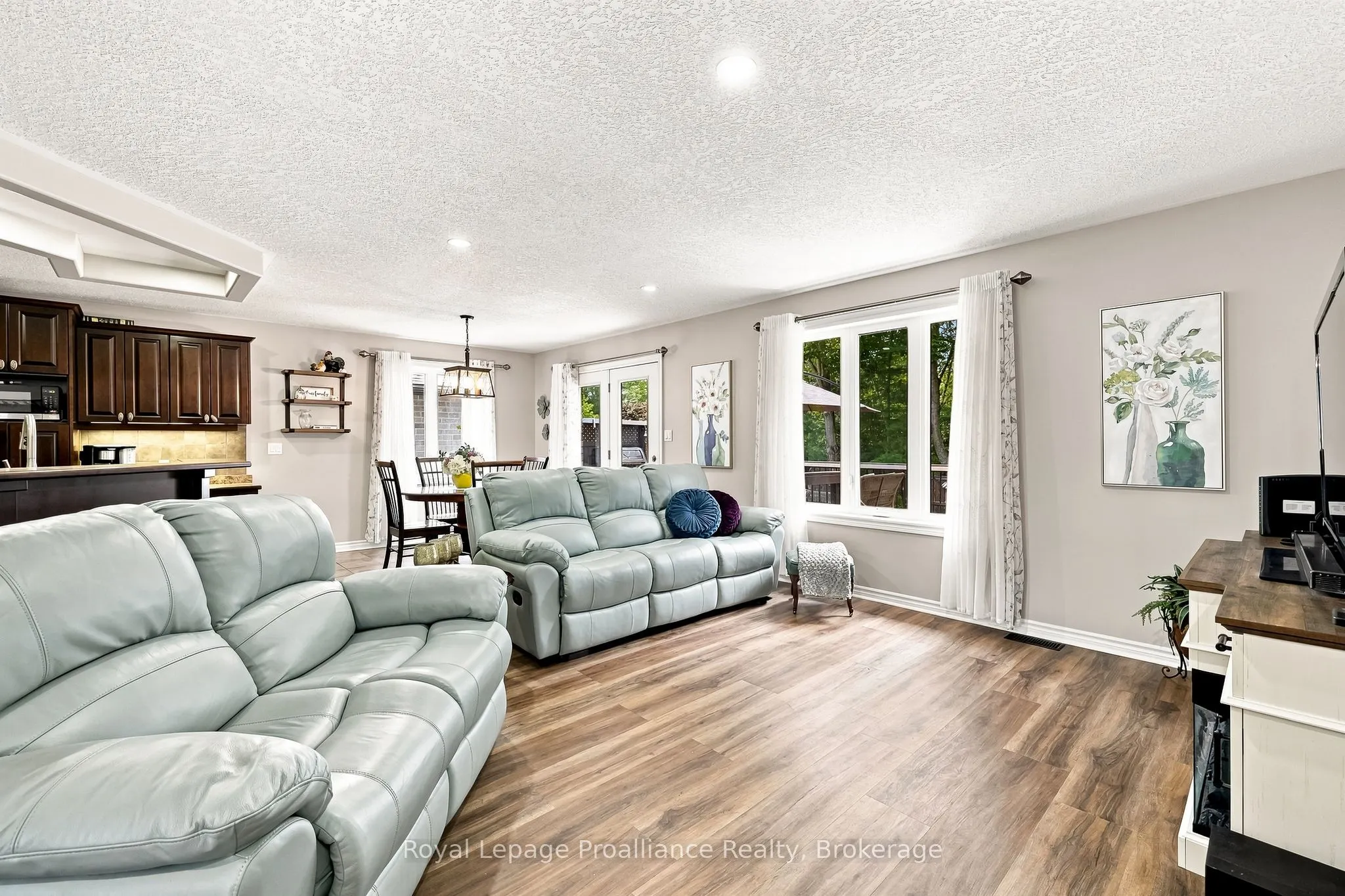 39 Lakewood Crescent