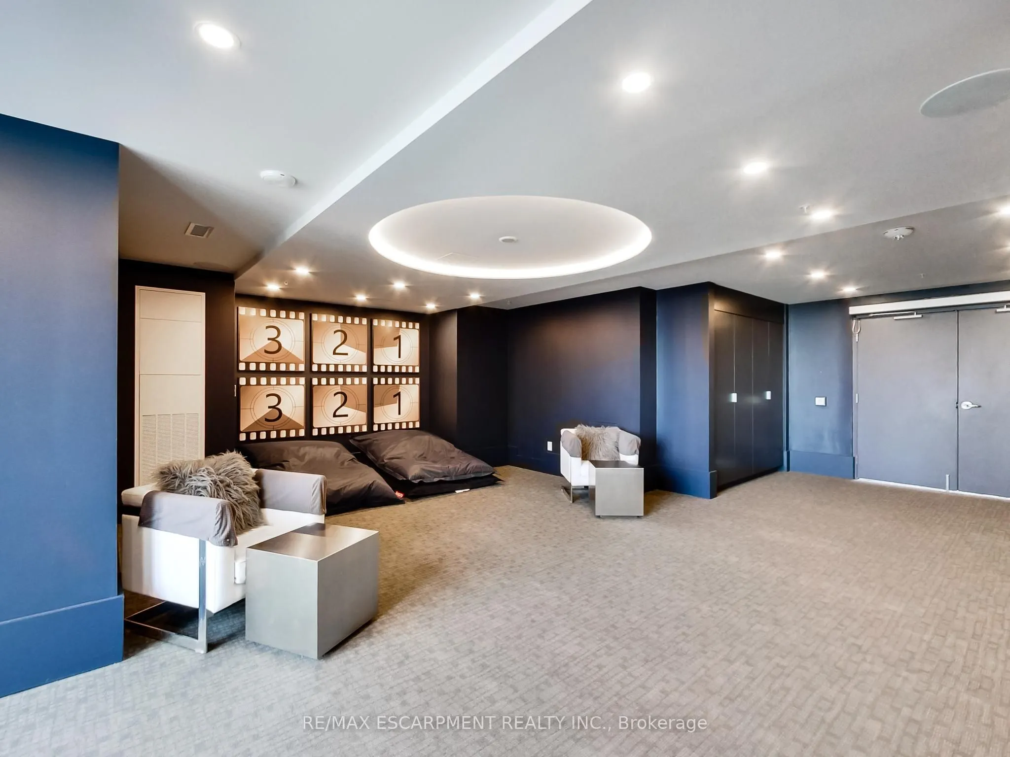 16 Concord Place #318
