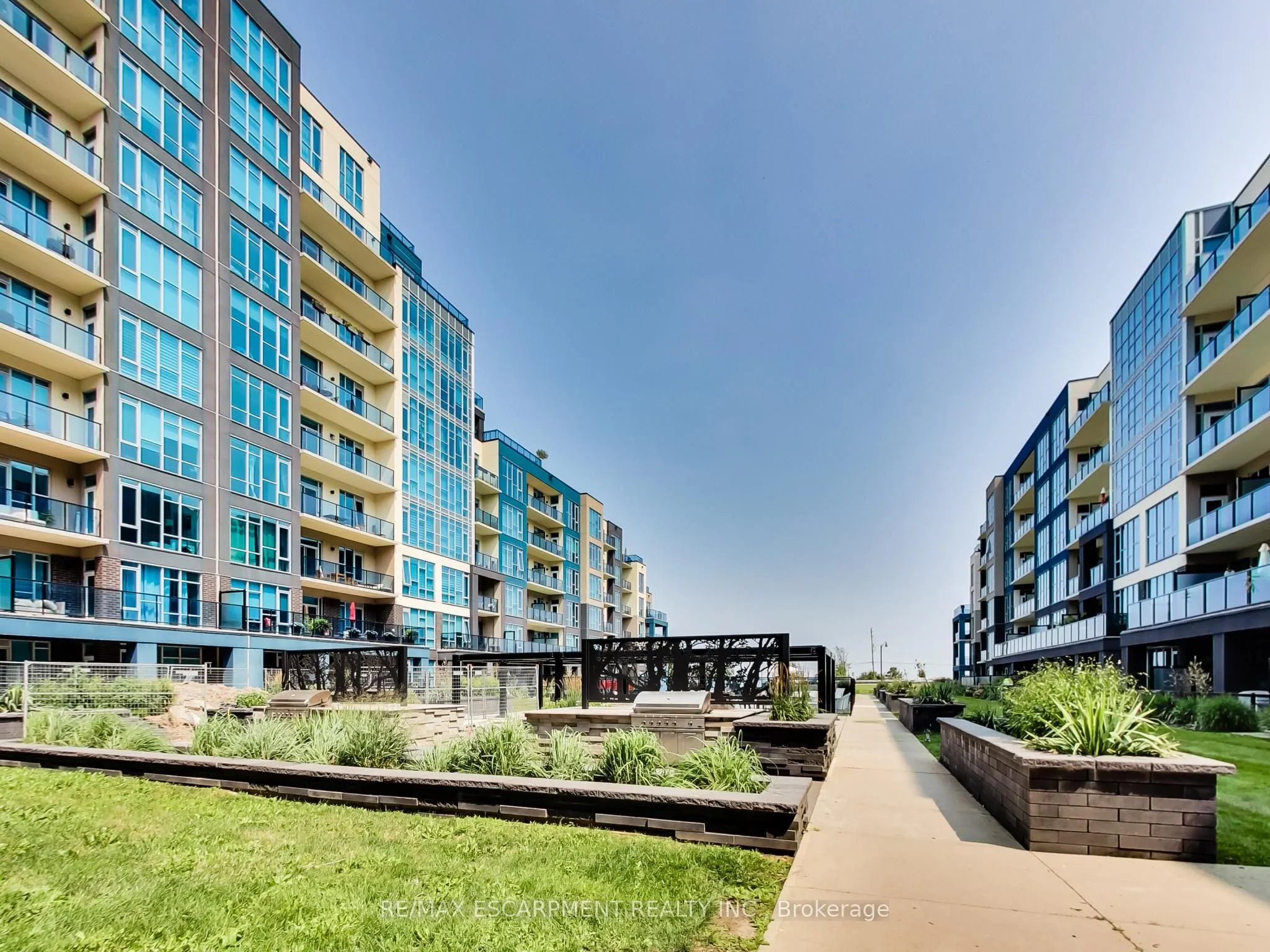 16 Concord Place #318