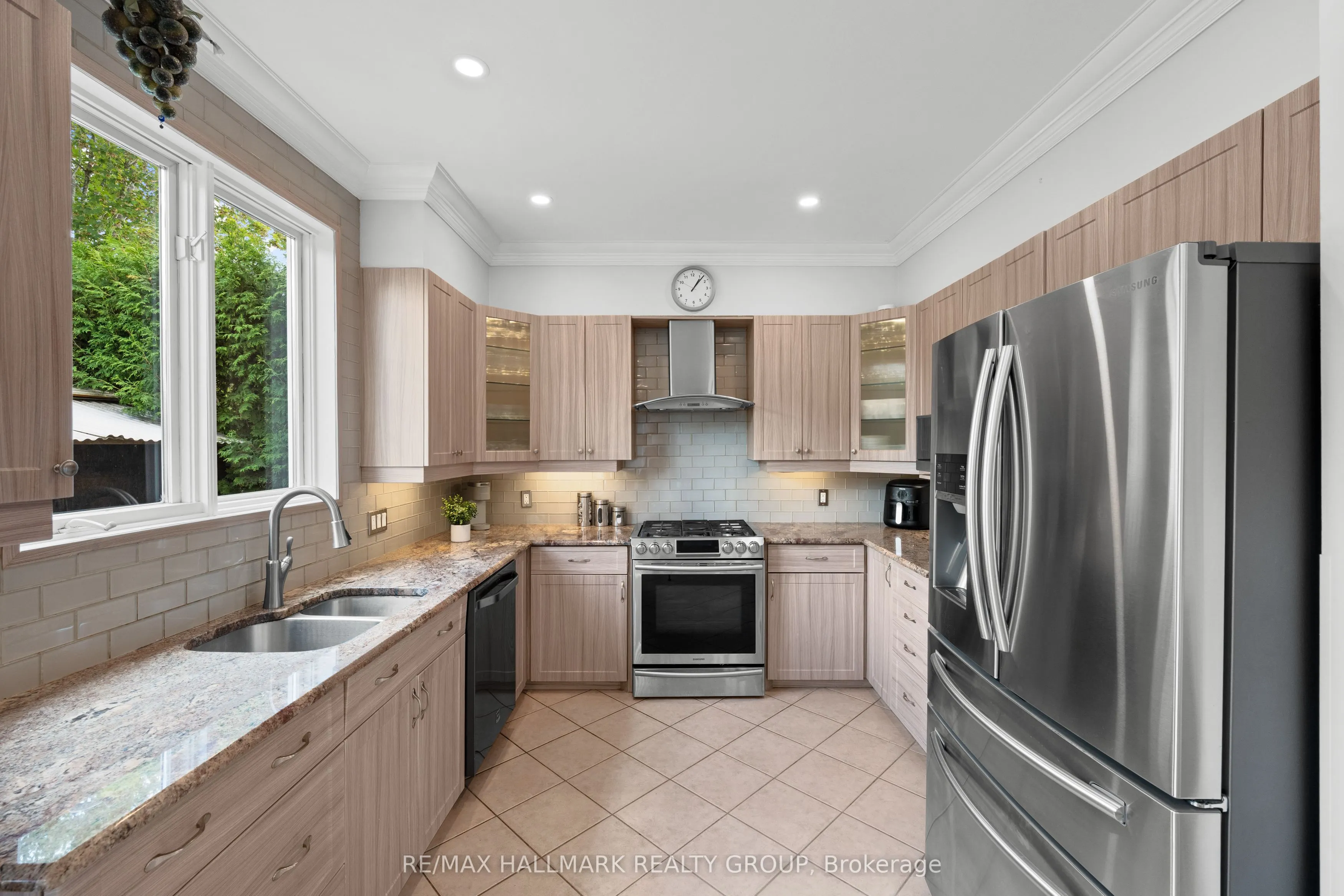 2104 Sandy Oaks Drive