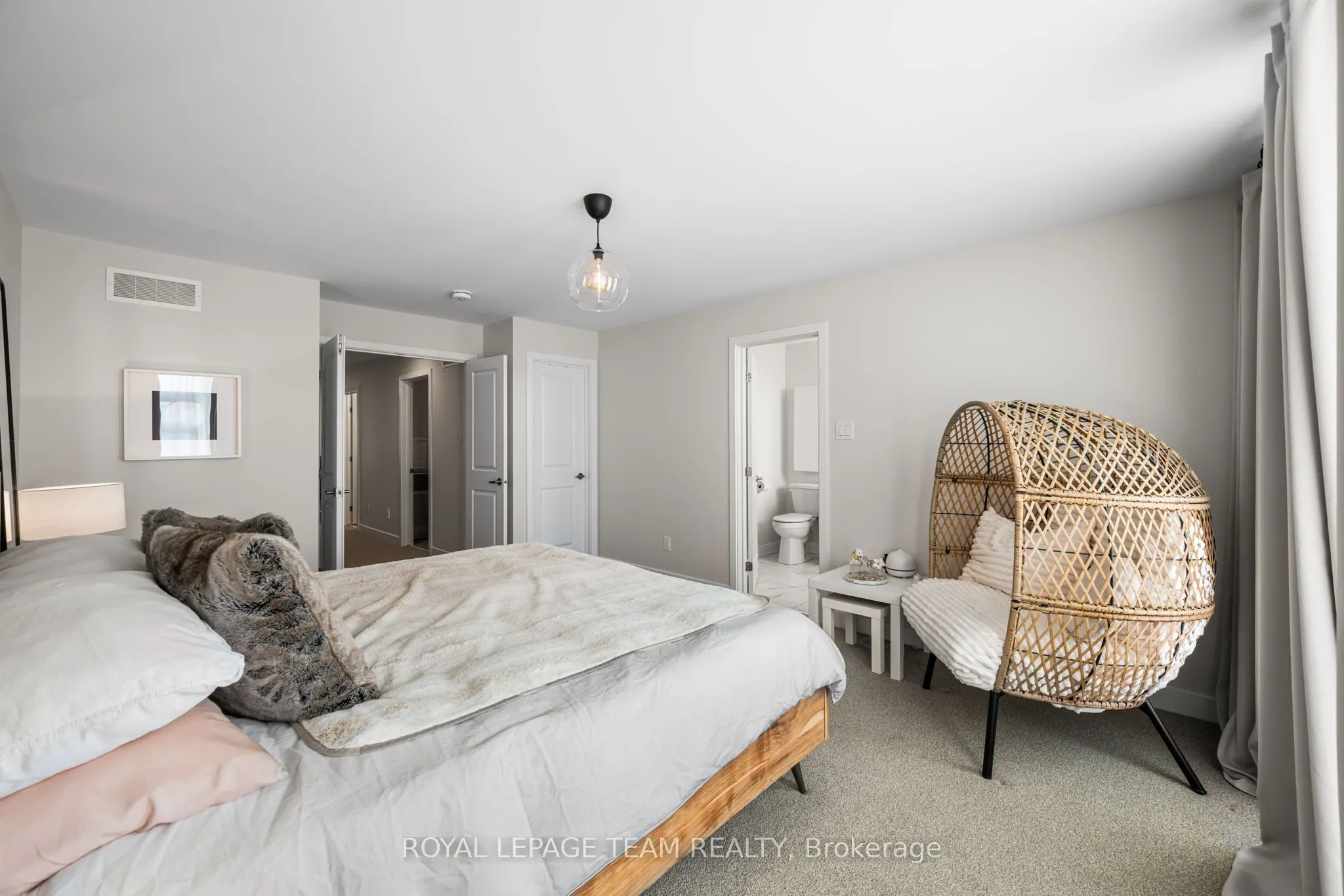 800 Solarium Avenue