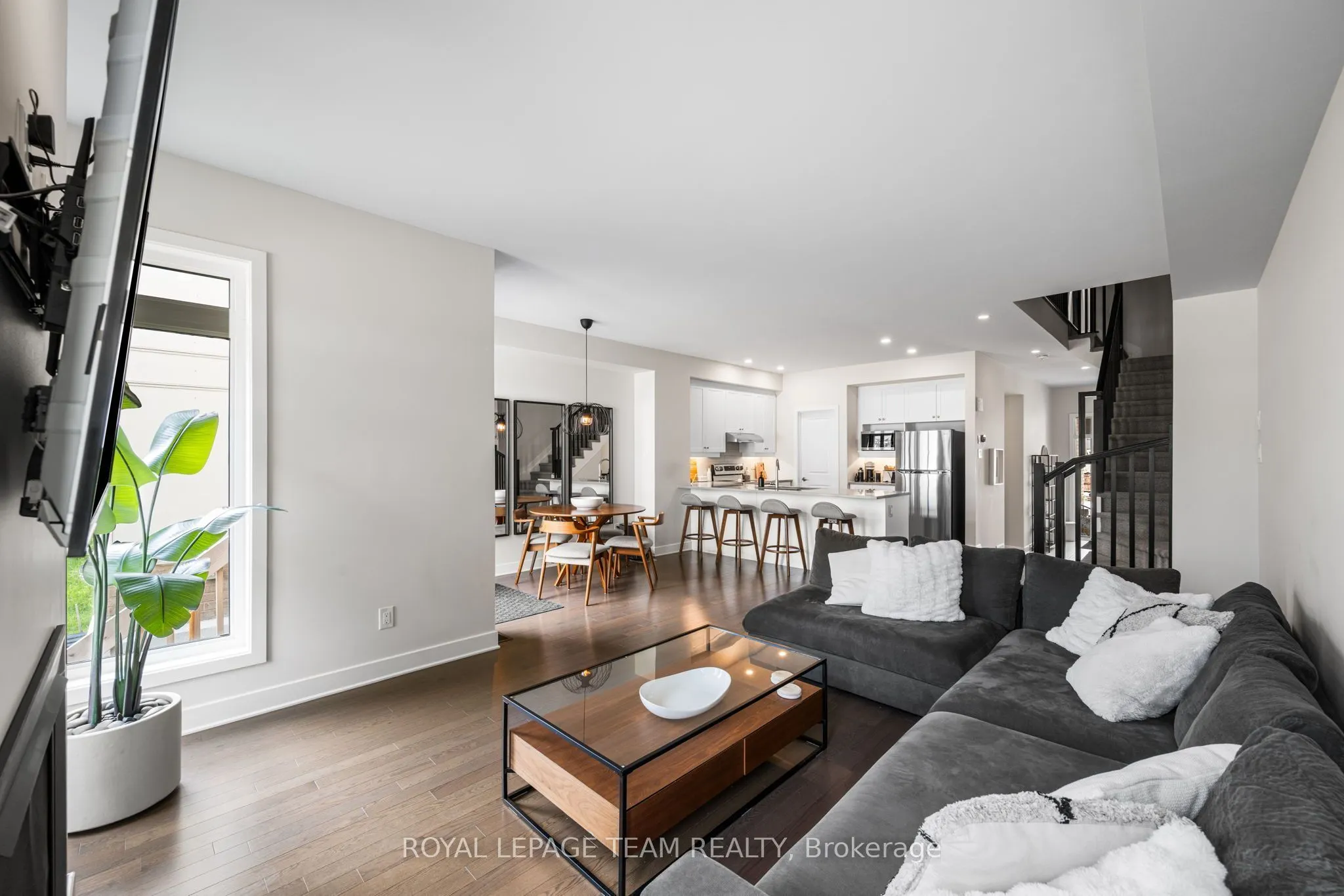 800 Solarium Avenue